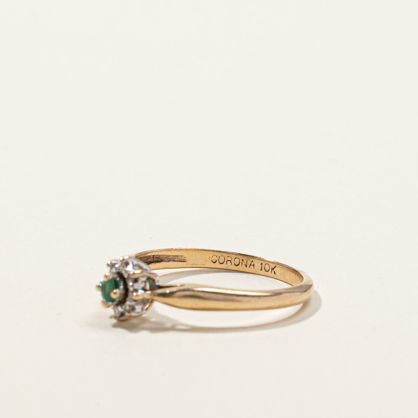 Bague cocktail émeraude et diamants | 0,05 ct | 0,04 ct | Taille 6,25 |