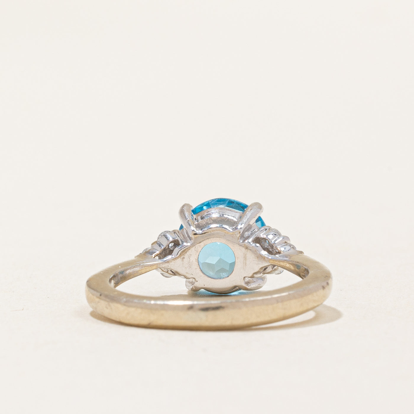 Bague cocktail en topaze bleue et diamants | 2,00 ct, 0,12 ct au total | Taille 5 |