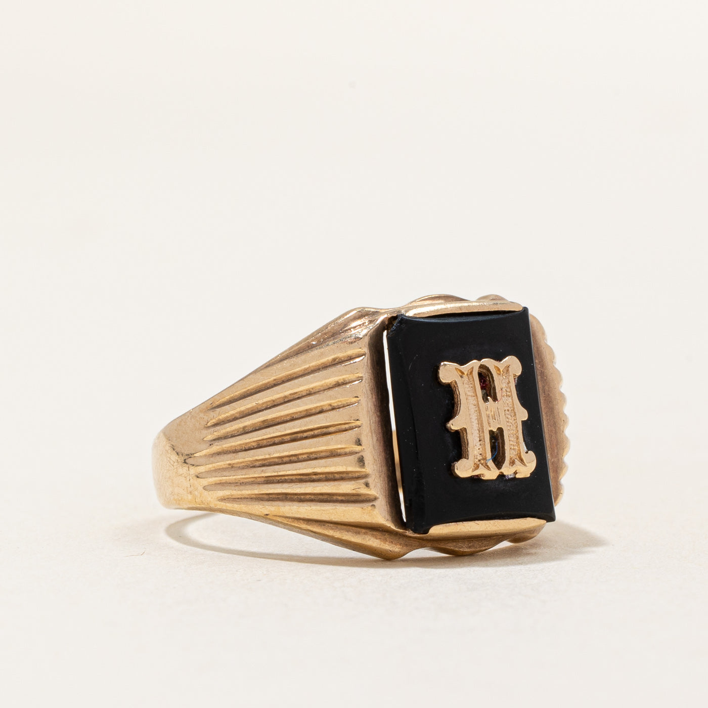 Bague initiale « H » en onyx noir | 3,50 ct | Taille 10,25 |