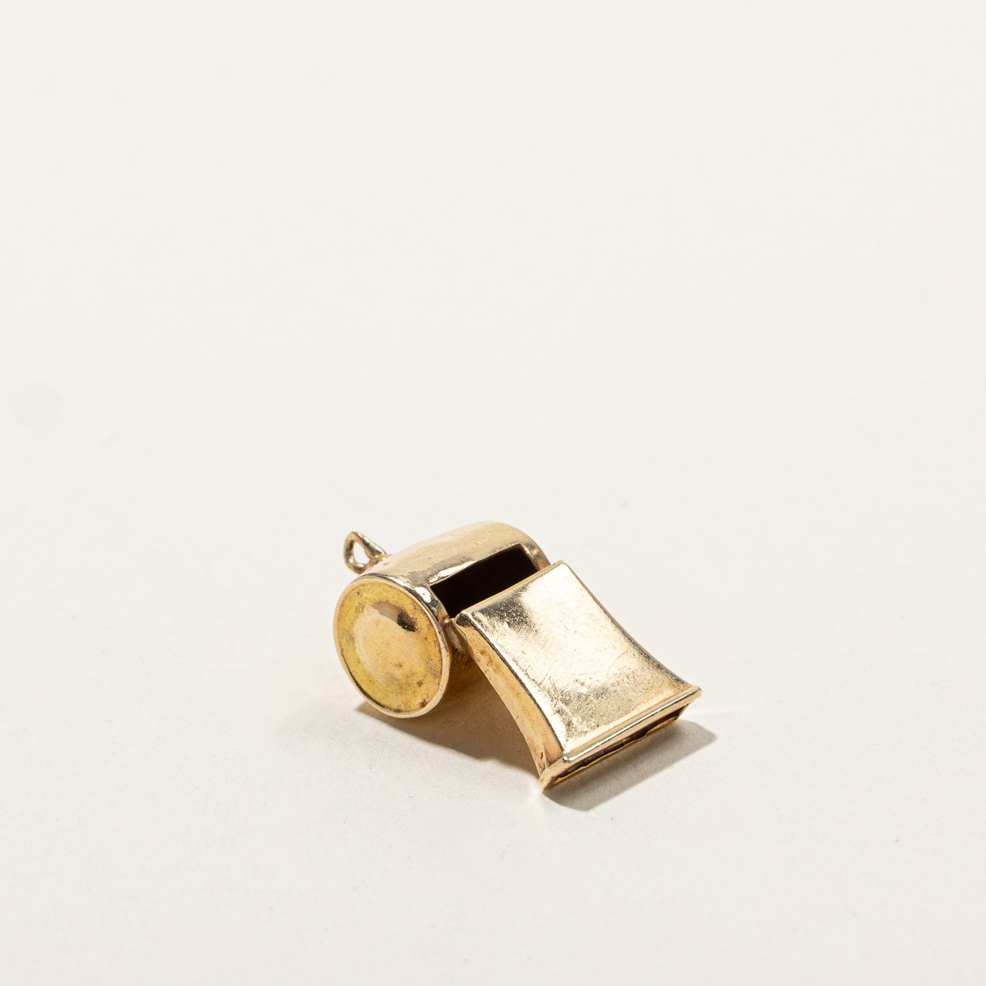 Pendentif sifflet en or