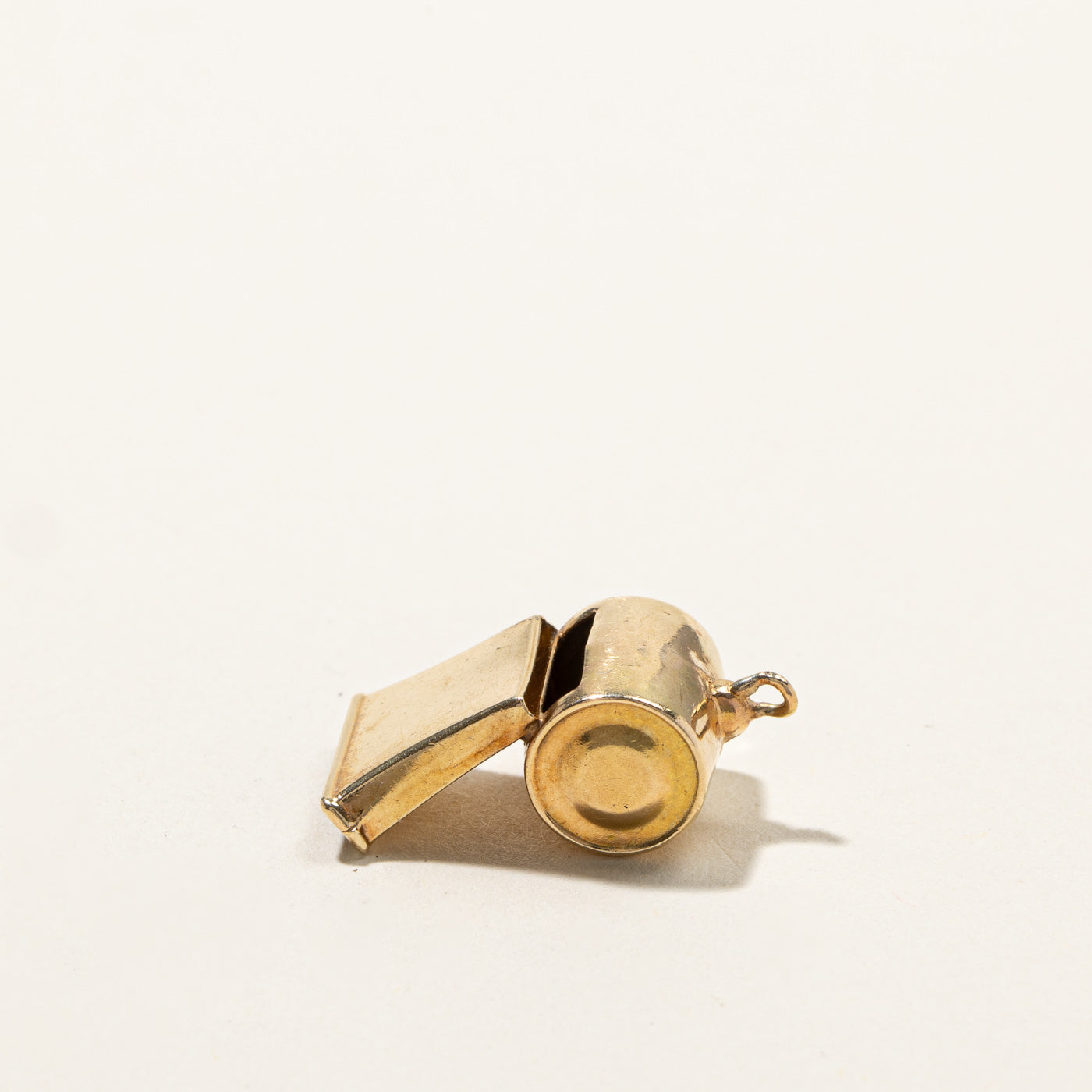 Pendentif sifflet en or