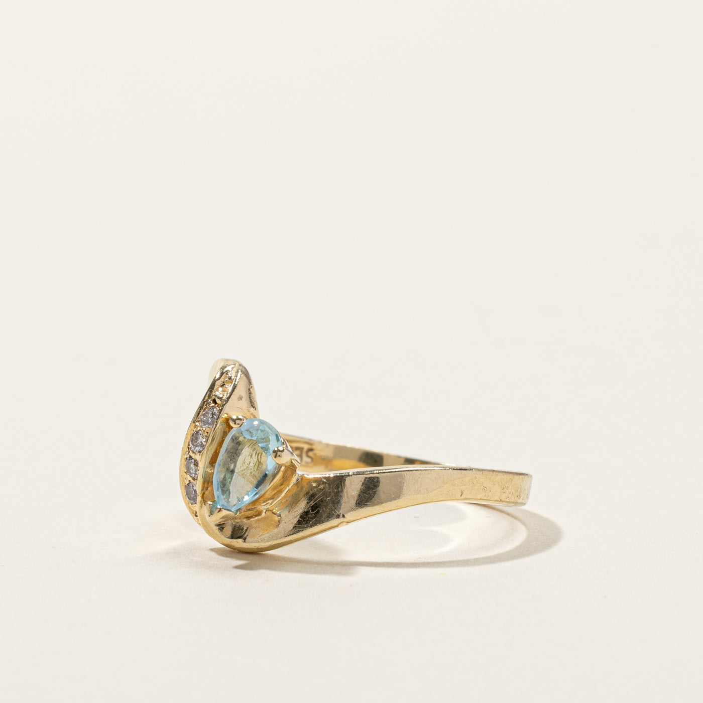 Topaz & Diamond Ring | 042ct | 0.04ctw | SZ 7.5 |