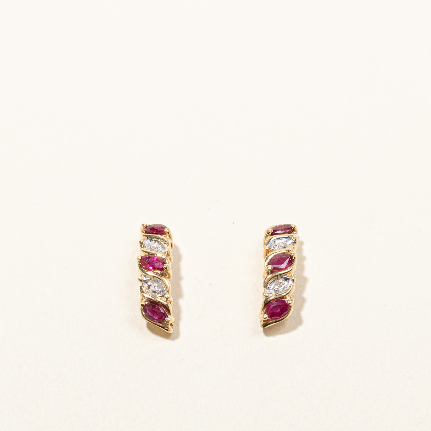 Boucles d'oreilles rubis et diamants | 0,72 ct | 0,02 ct |