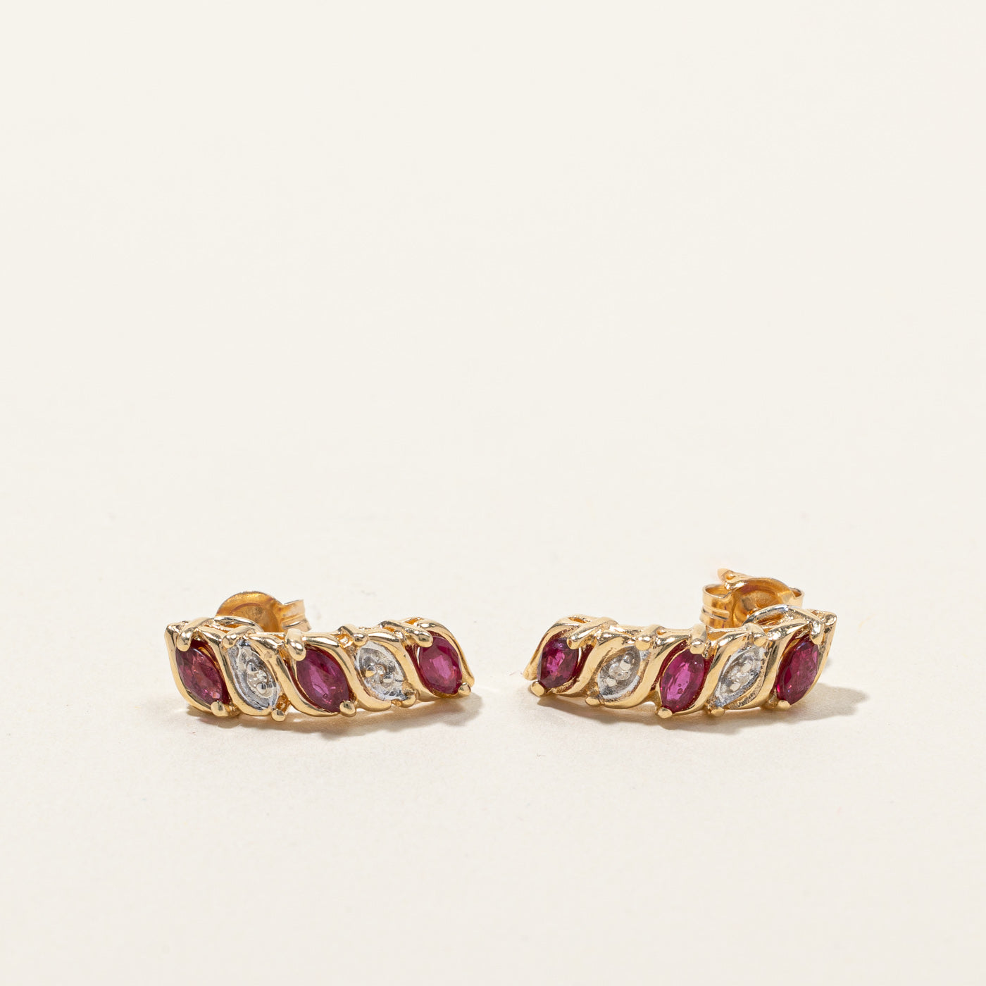Boucles d'oreilles rubis et diamants | 0,72 ct | 0,02 ct |