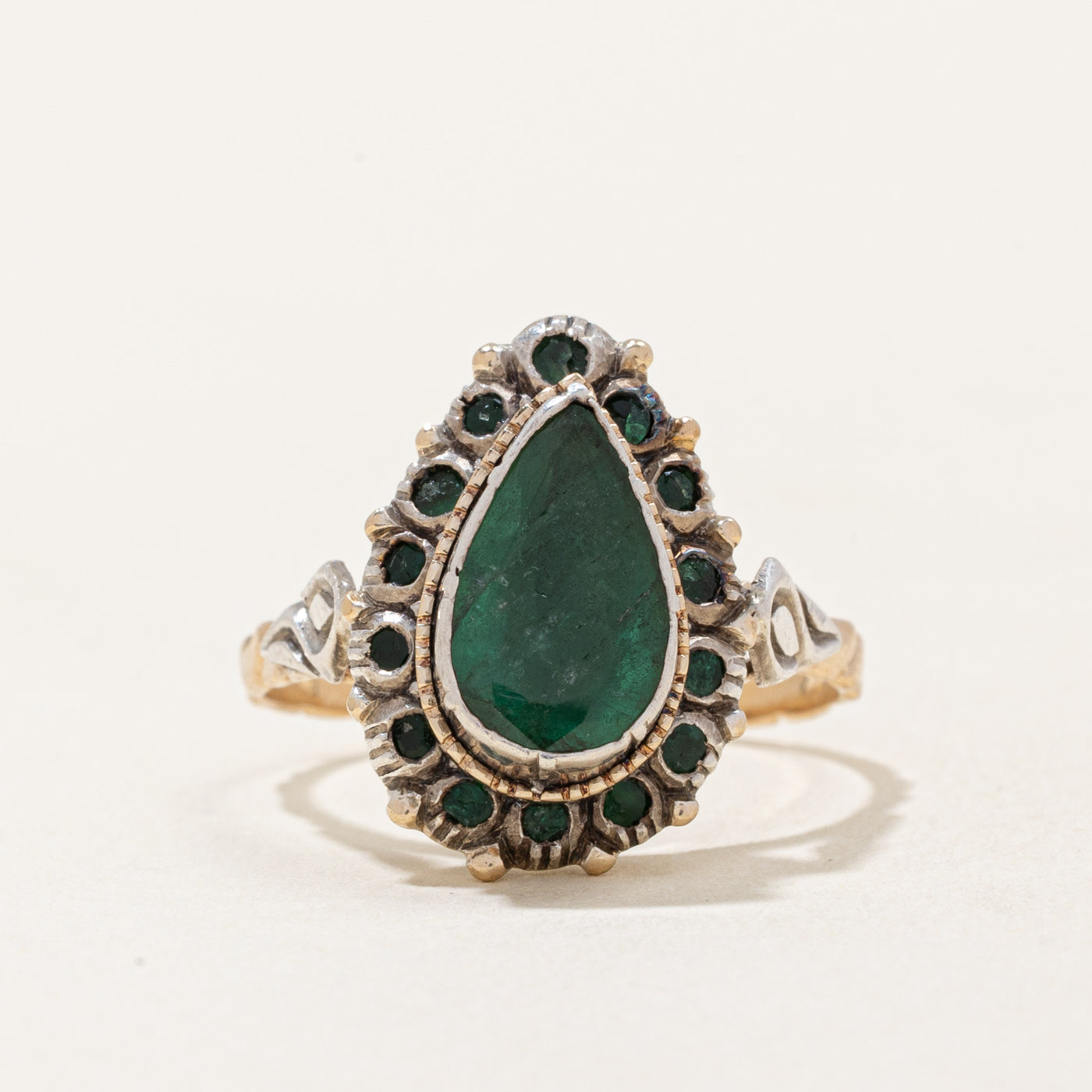 Bague cocktail halo d'émeraudes | 1,70 ct | Taille 8,75 |