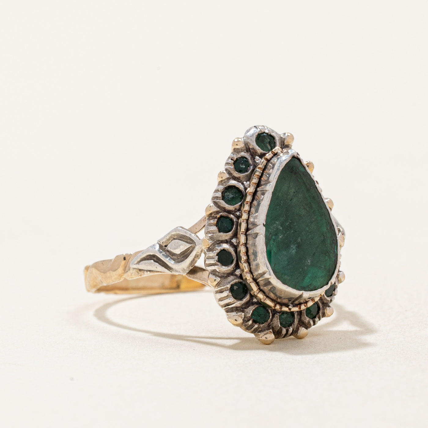 Bague cocktail halo d'émeraudes | 1,70 ct | Taille 8,75 |