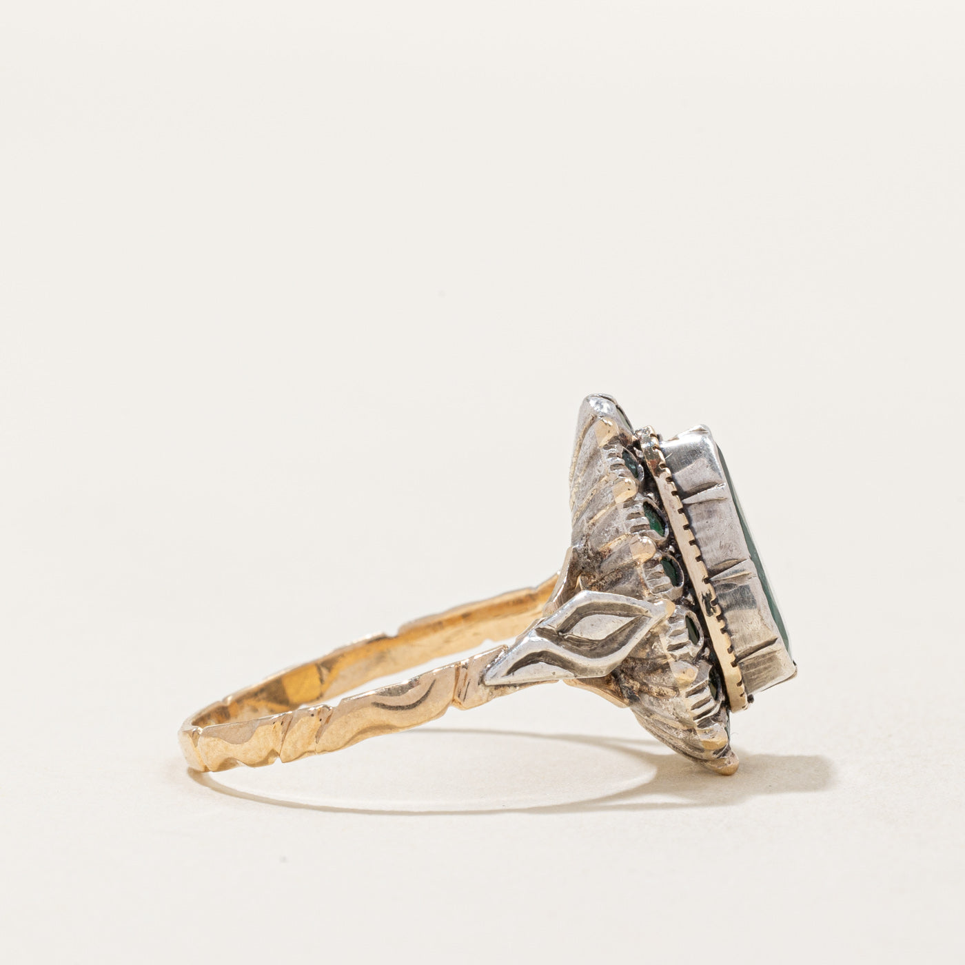 Bague cocktail halo d'émeraudes | 1,70 ct | Taille 8,75 |