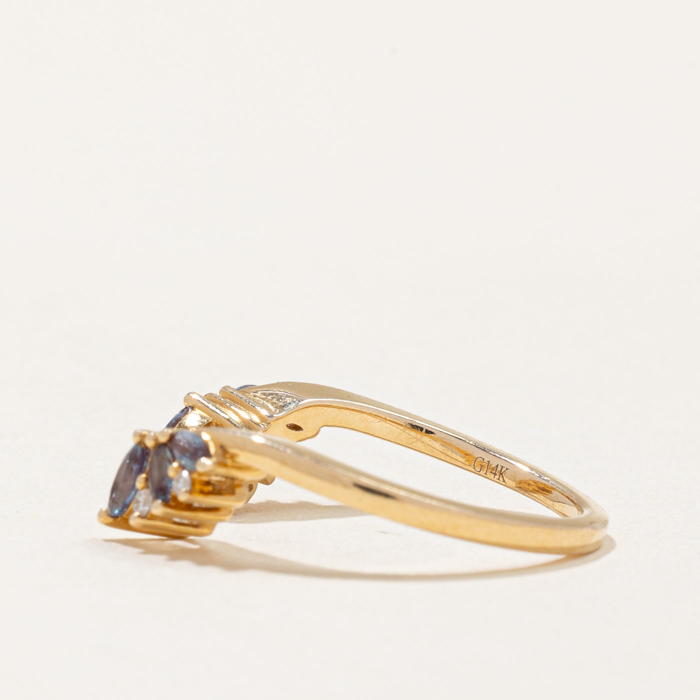 Bague en alexandrite synthétique et diamants naturels | 0,20 ct, 0,03 ct | Taille 4,75 |
