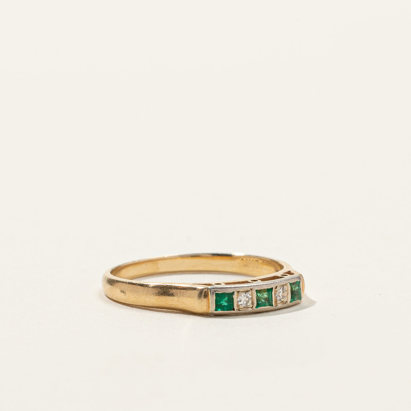 Emerald & Diamond Ring | 0.09ctw | 0.02ctw | SZ 6 |