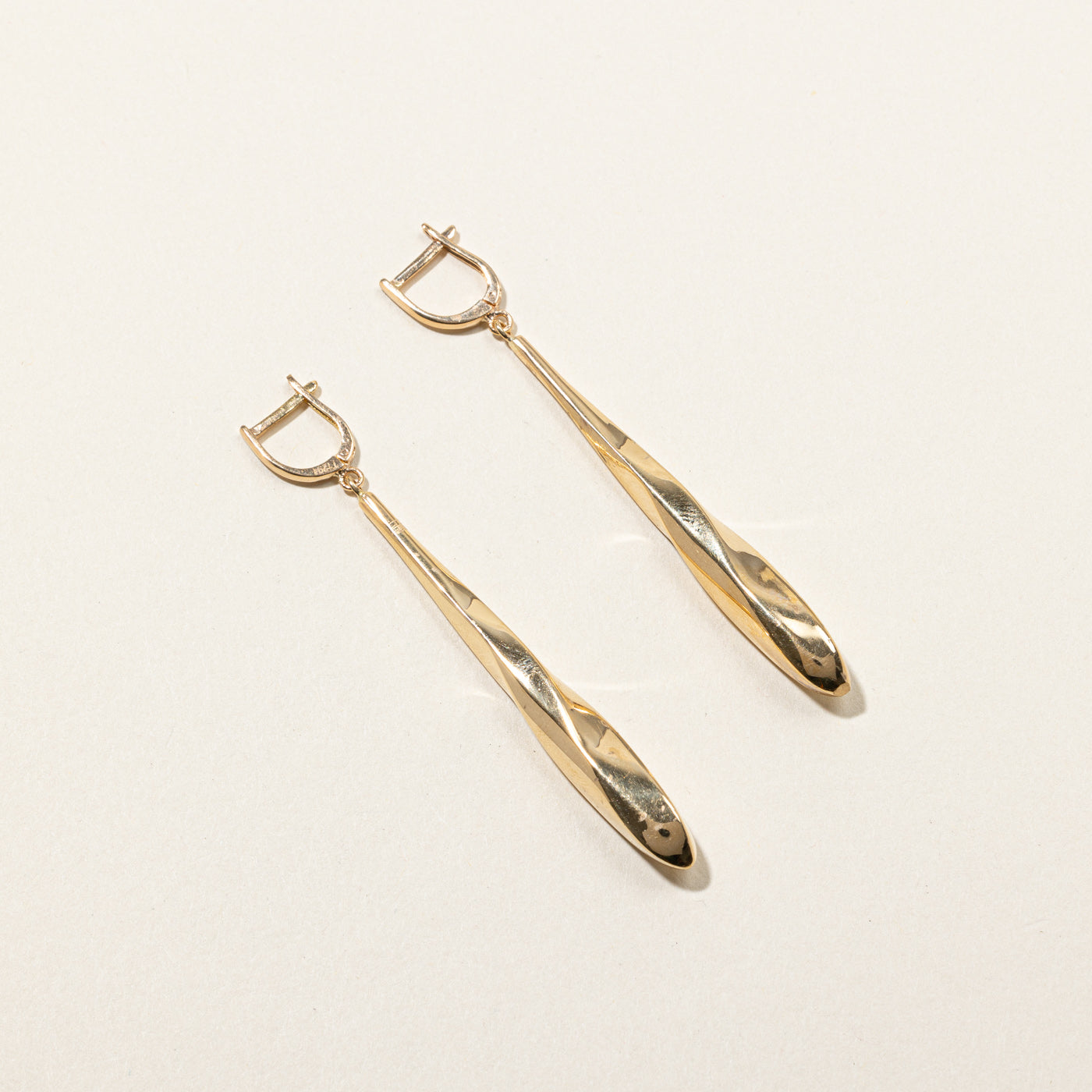 Boucles d'oreilles pendantes texturées