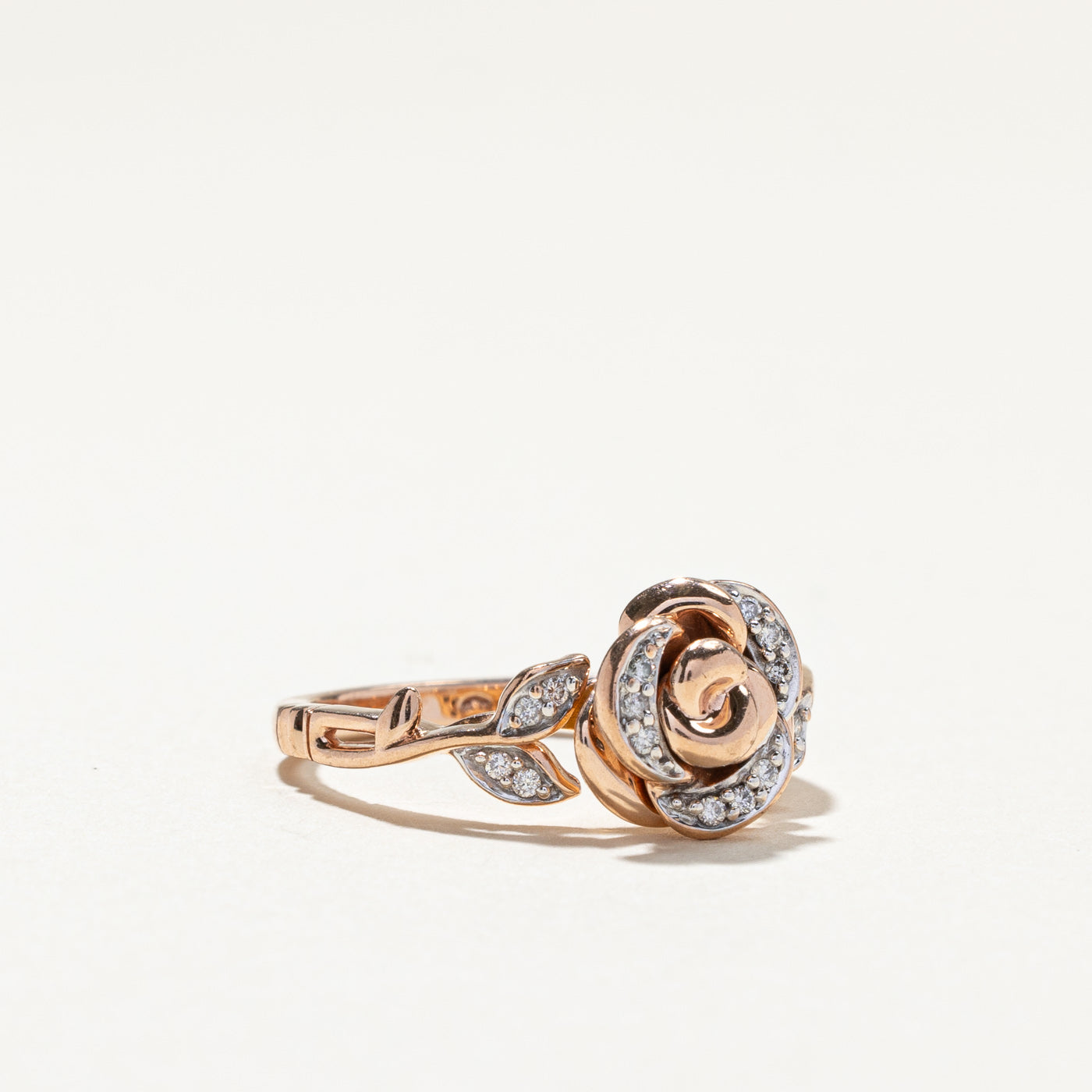 Bague en or et diamants à motif floral | 0,10 ct | Taille 7 |