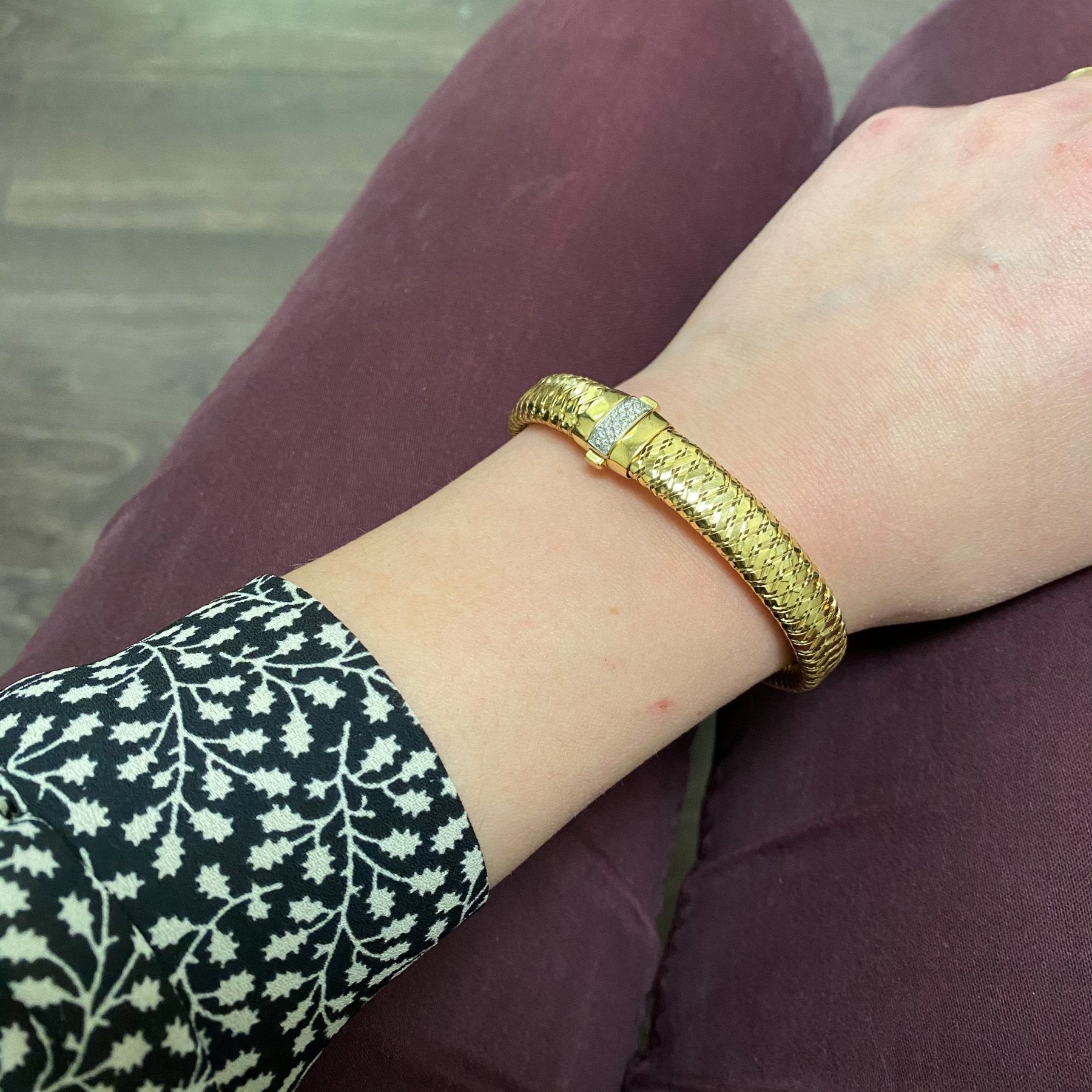 'Roberto Coin' Flexible Bangle With Diamonds | 0.10ctw | 7.5" | - 100 Ways