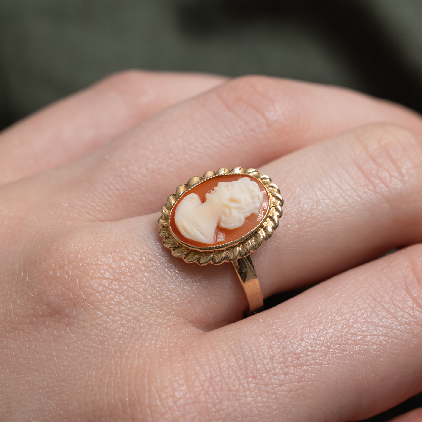 Orante Shell Cameo Ring | 2.50ct | SZ 6.25