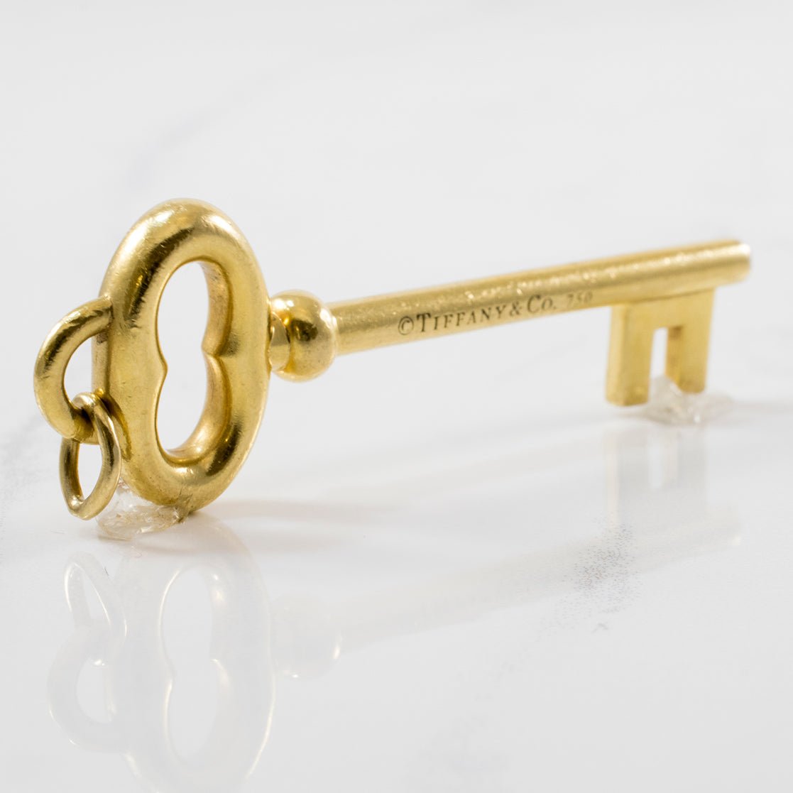 'Tiffany & Co.' Large Oval Key Pendant - 100 Ways