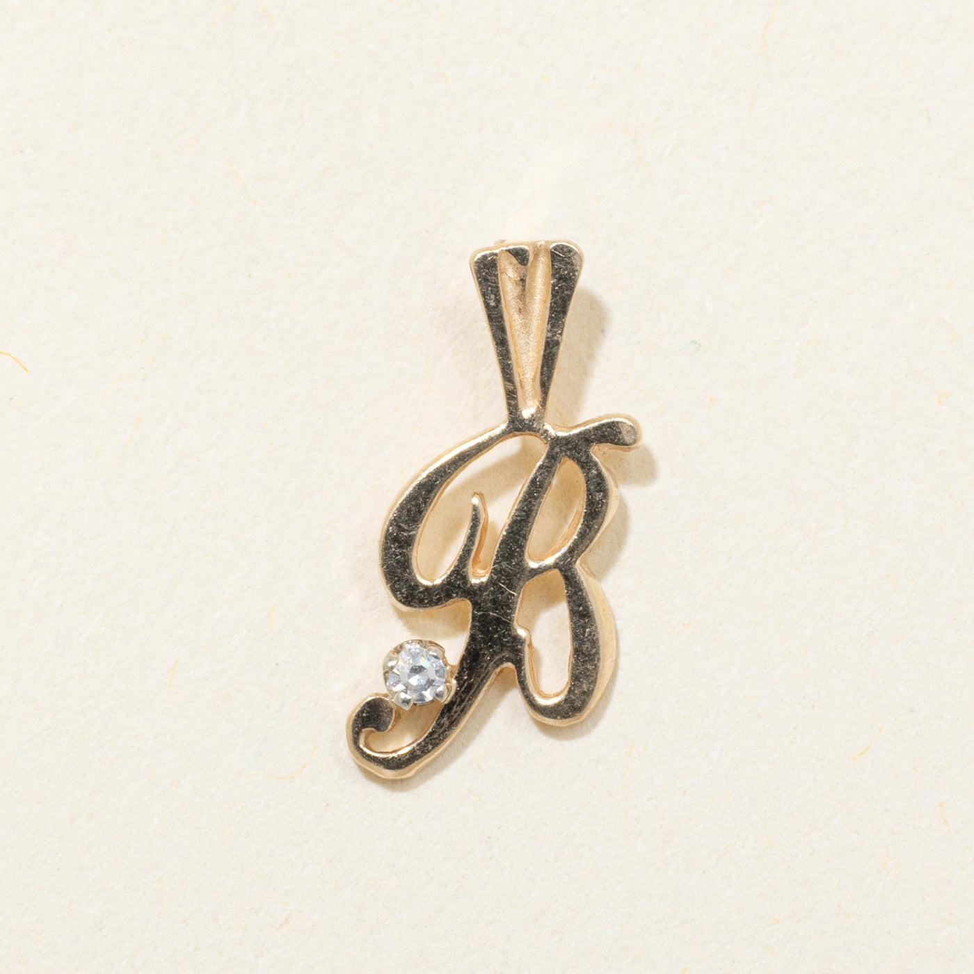 Pendentif initial « B » en or jaune 14 carats et diamants