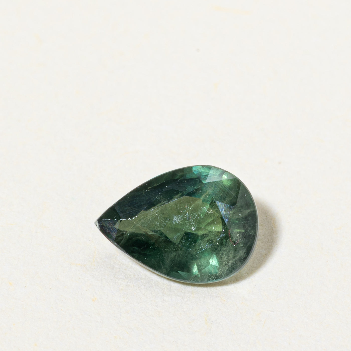 Saphir vert taillé en poire | 1,04 ct