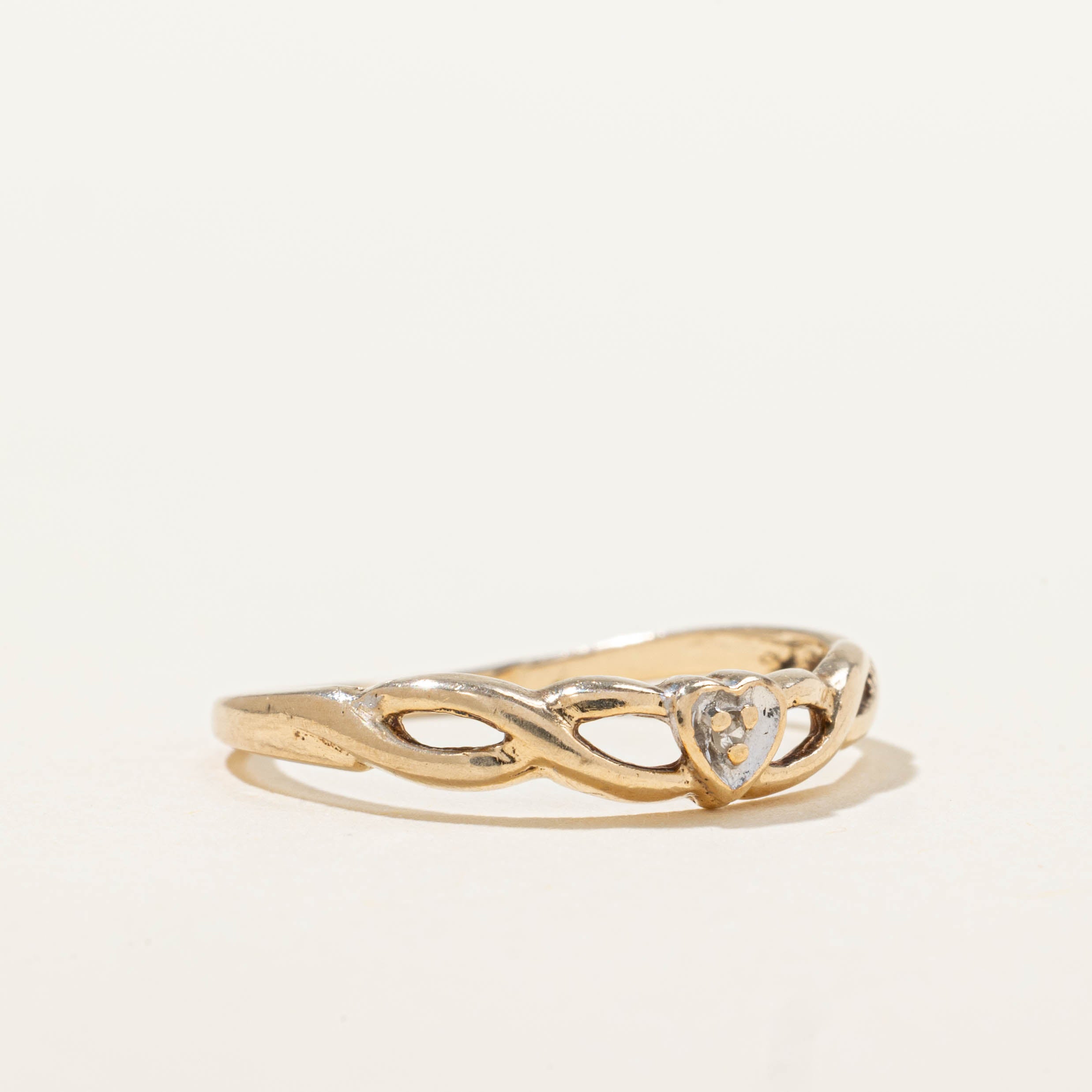 10k Heart Diamond Crossover Ring | SZ 6