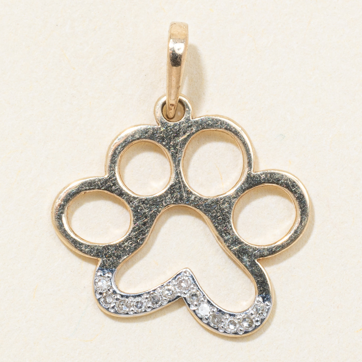 Breloque patte de chien en diamant 10 carats