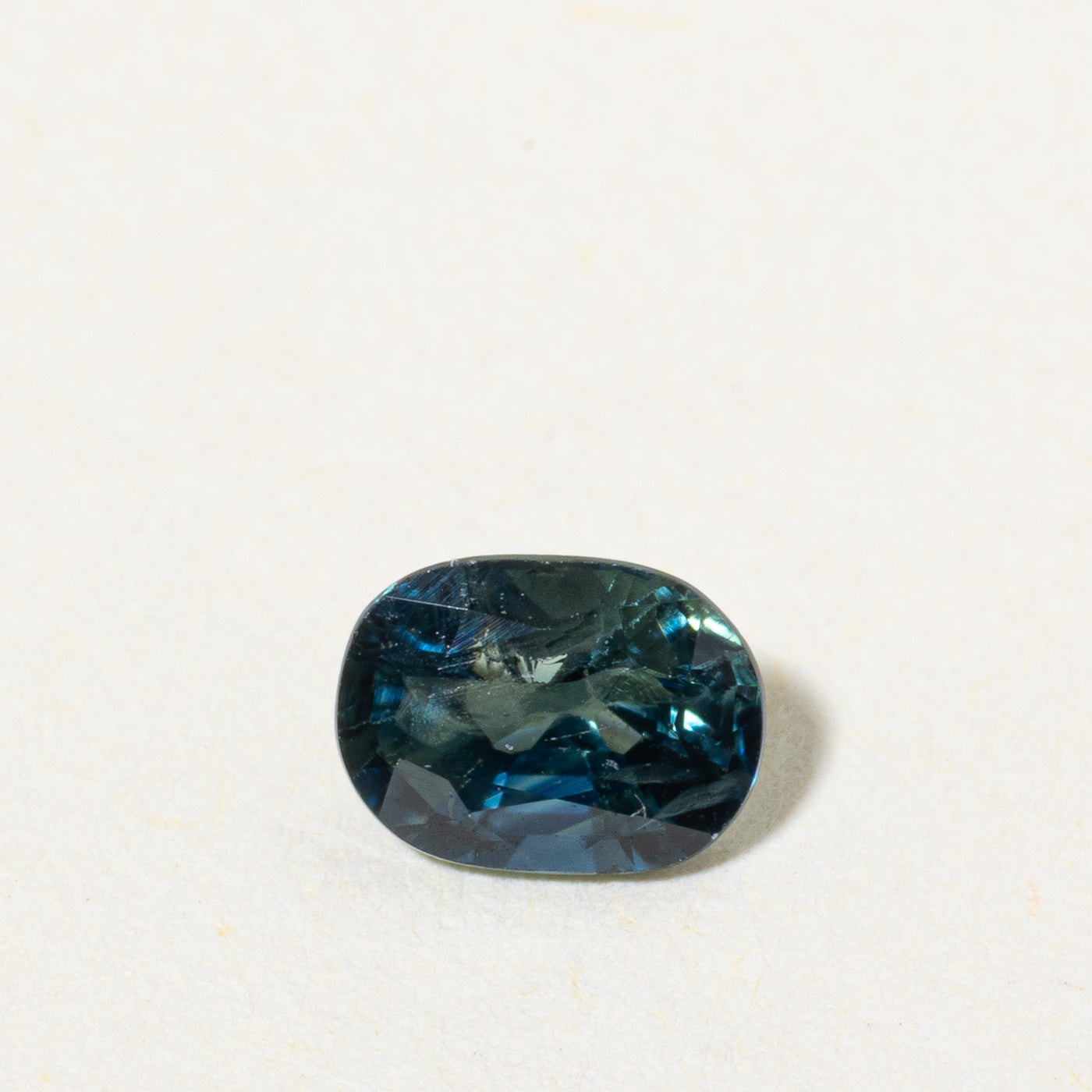 Saphir vert ovale non serti | 0,95 ct