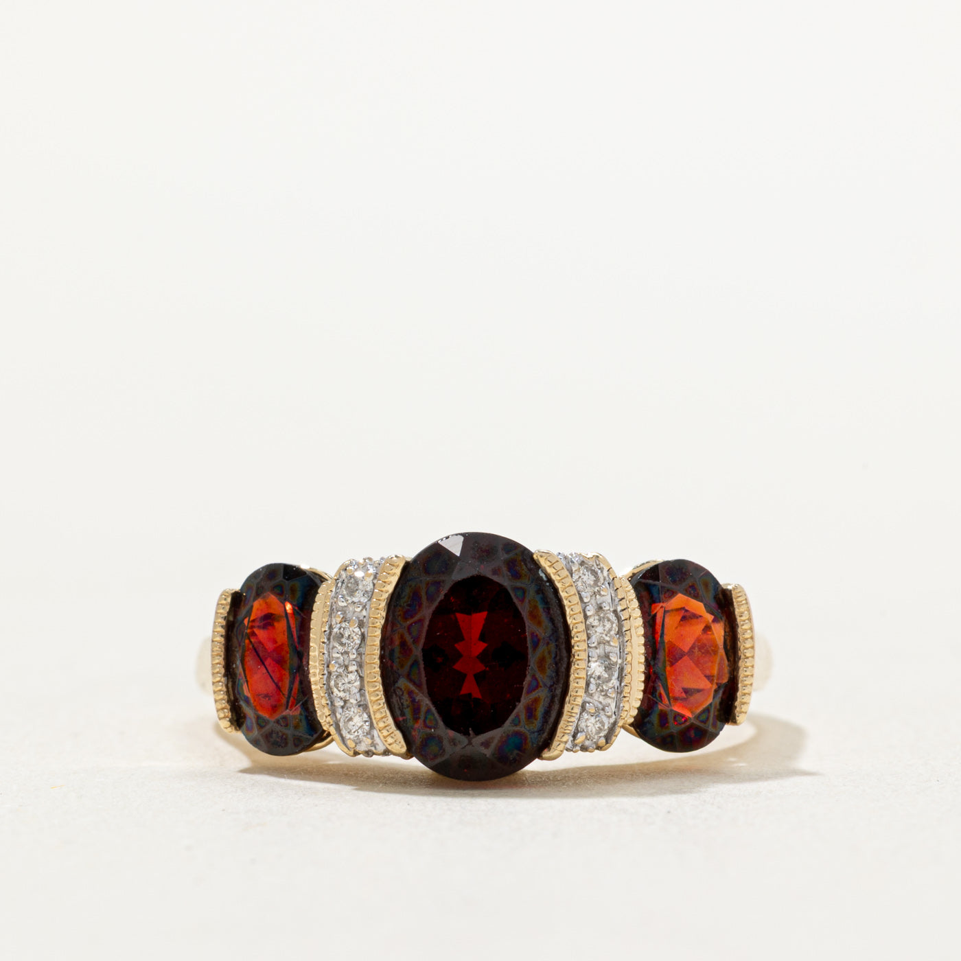 Bague cocktail en grenat et diamants | 3,90 ct, 0,14 ct | Taille 9,5