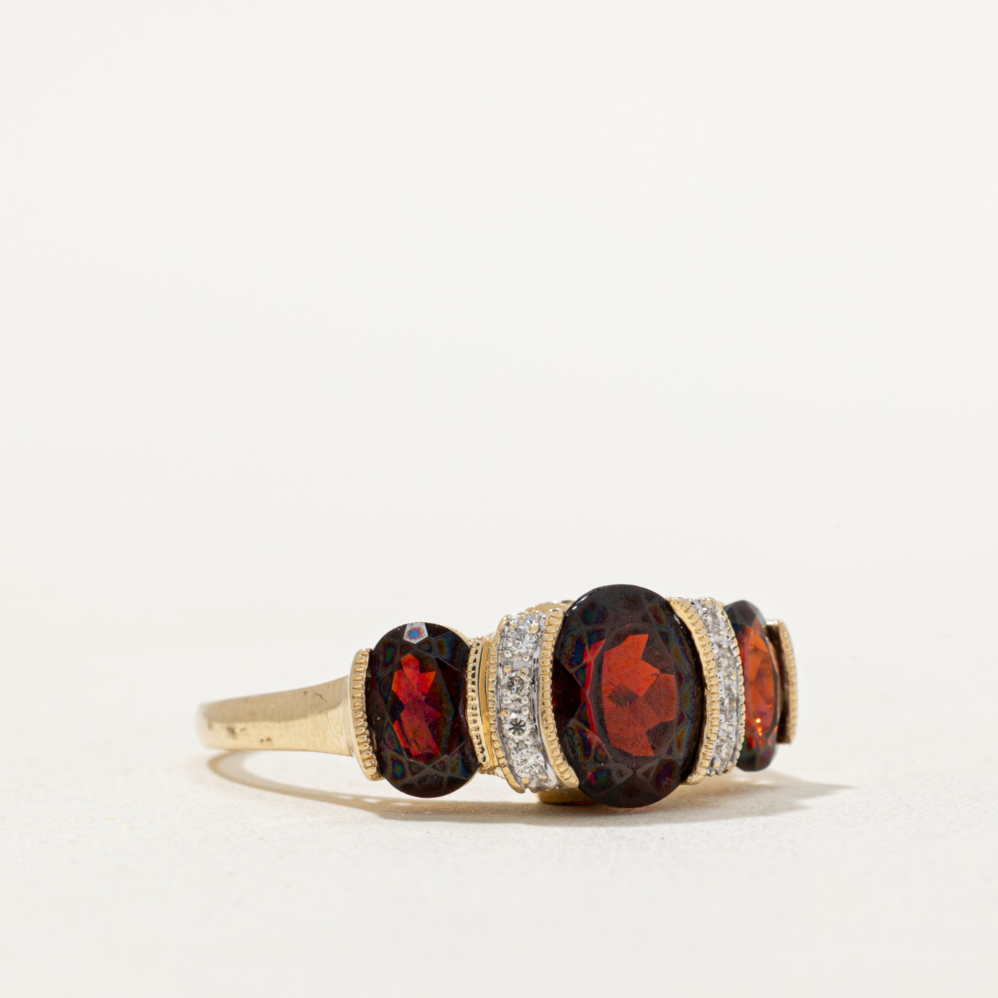 Bague cocktail en grenat et diamants | 3,90 ct, 0,14 ct | Taille 9,5