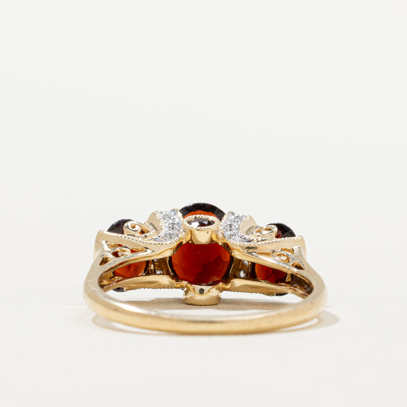 Bague cocktail en grenat et diamants | 3,90 ct, 0,14 ct | Taille 9,5