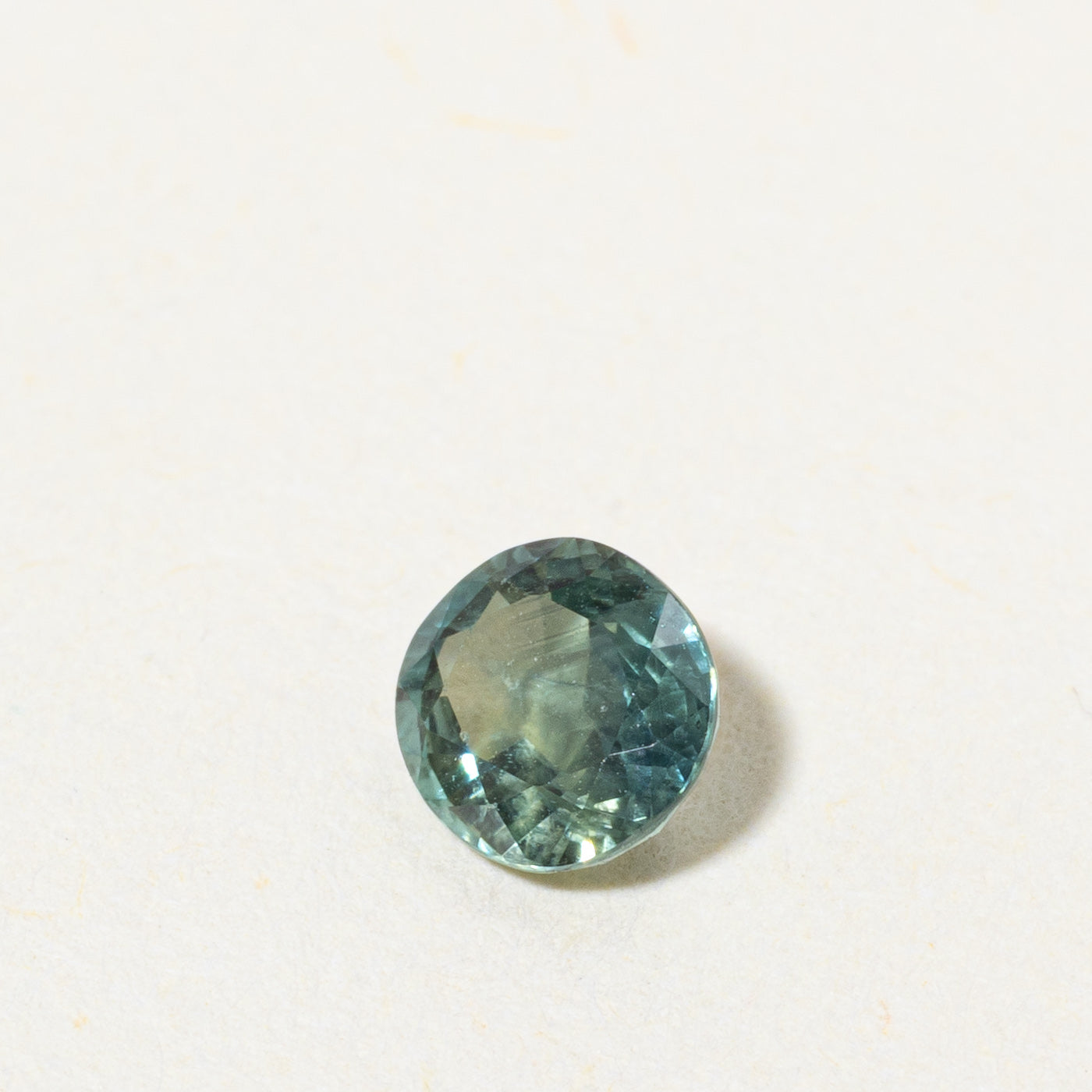 Saphir vert ovale non serti | 0,68 ct