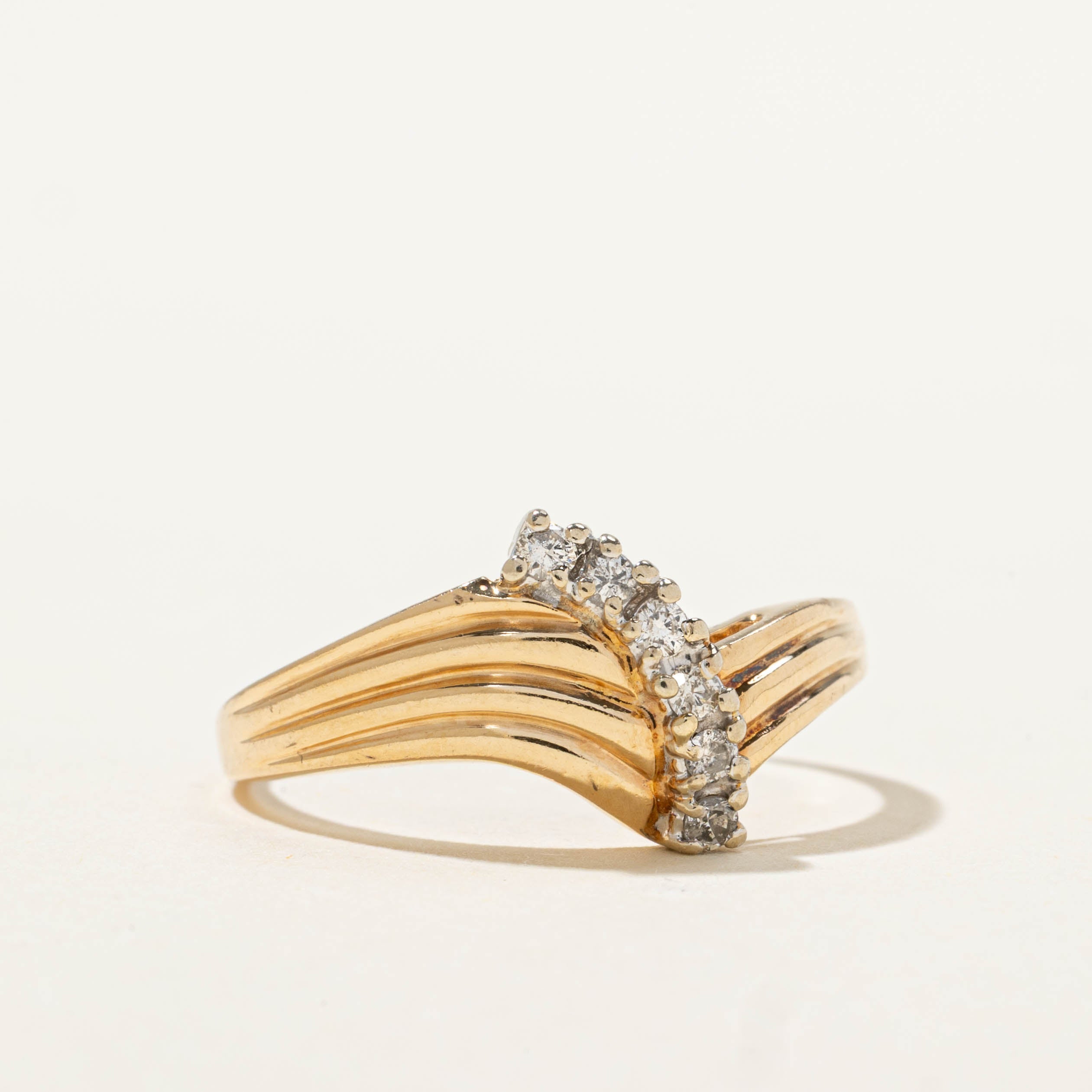 14k Diamond Grooved Chevron Ring | SZ 8.75