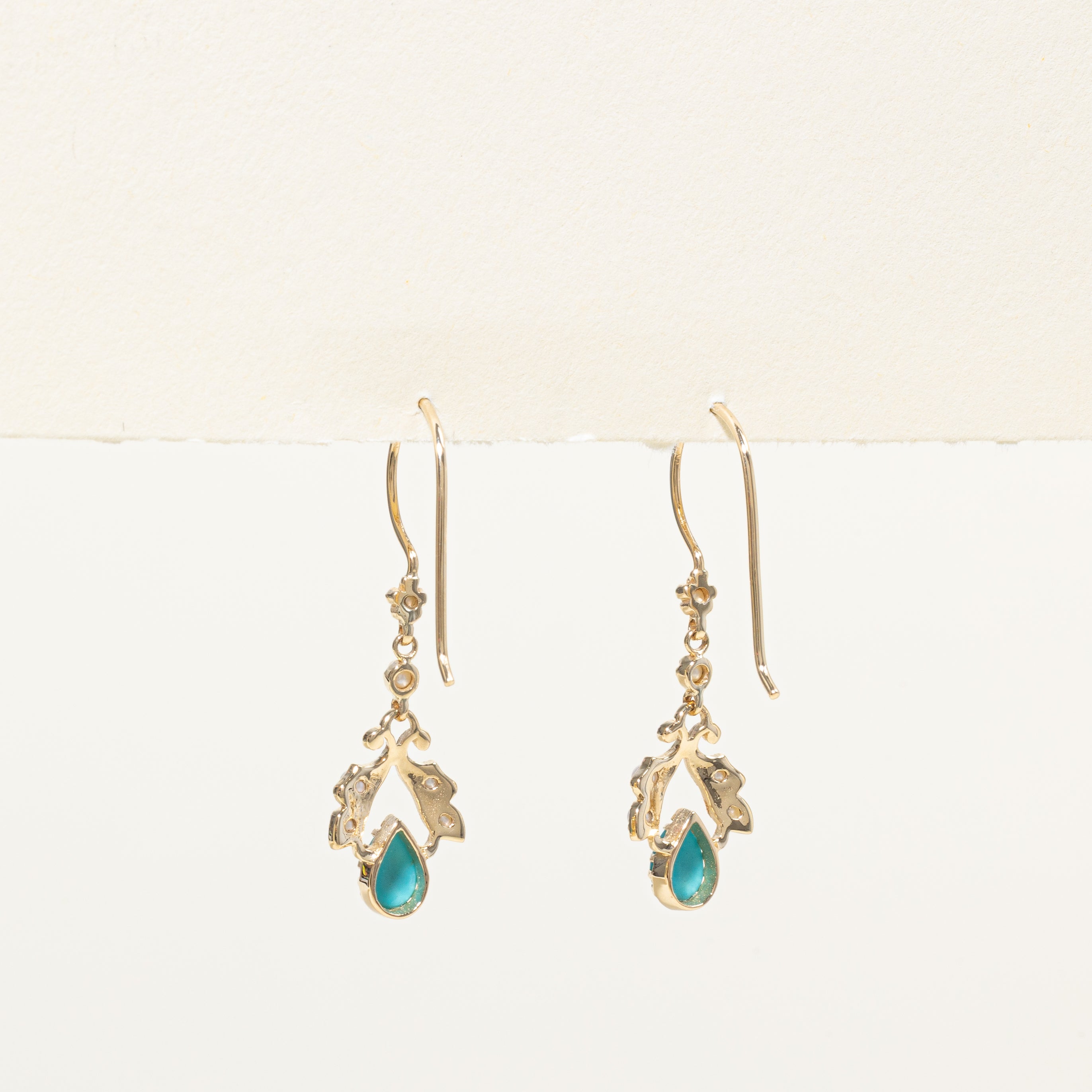 Boucles d'oreilles pendantes en turquoise et perles, inspirées de l'Art nouveau « 100 façons » | 0,76 ct |