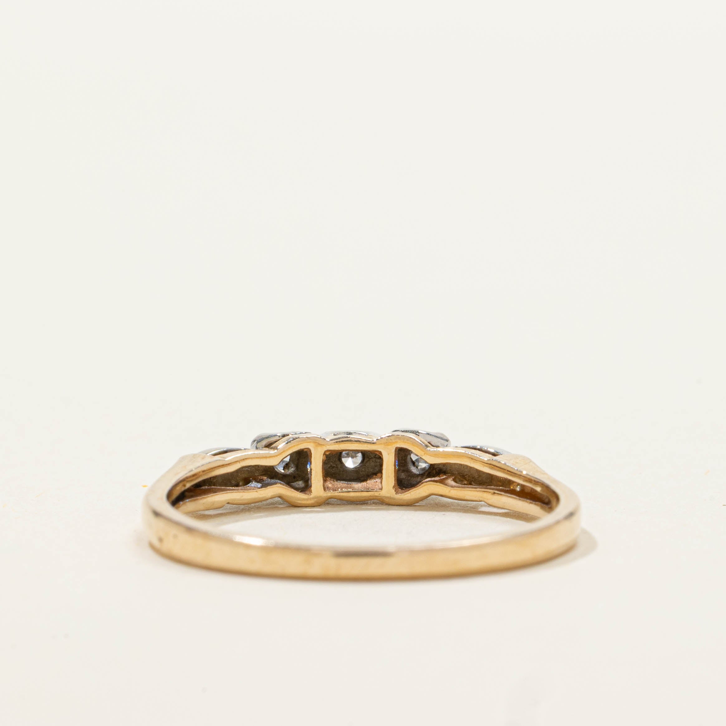 14k Illusion Set Diamond Textured Ring | SZ 7