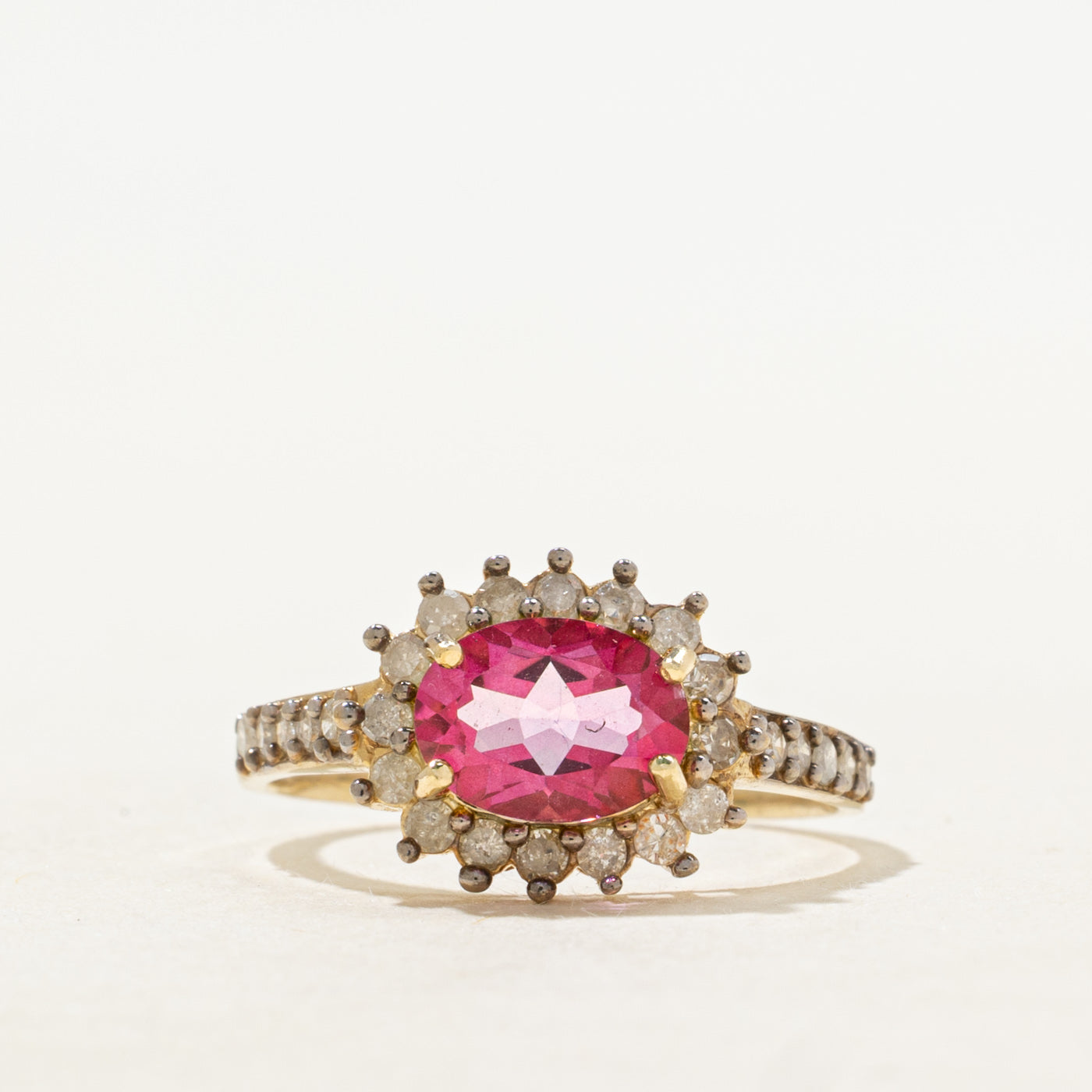 Bague East West en topaze rose sertie et halo de diamants | 1,17 ct, 0,26 ct au total | Taille 7