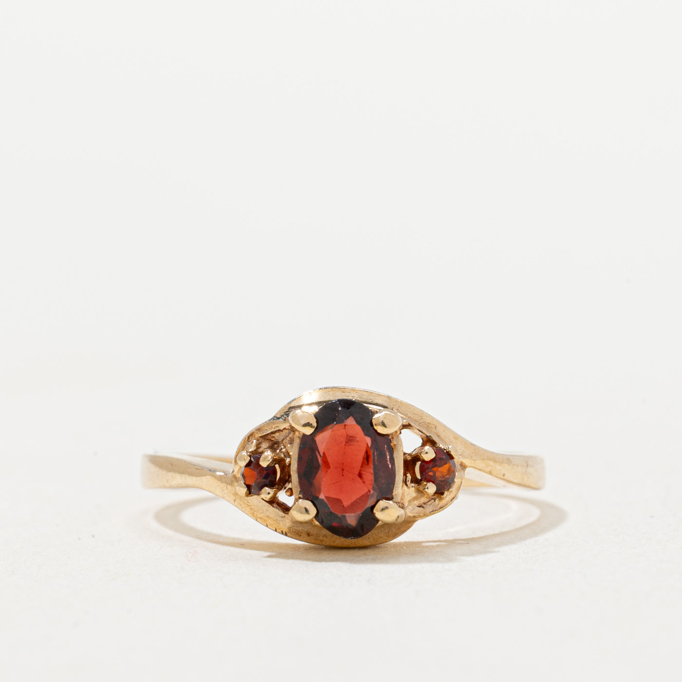 Oval Cut Garnet Tapered Ring | 0.36ctw | SZ 6.5