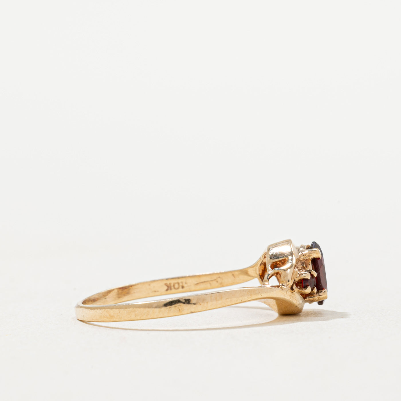 Oval Cut Garnet Tapered Ring | 0.36ctw | SZ 6.5