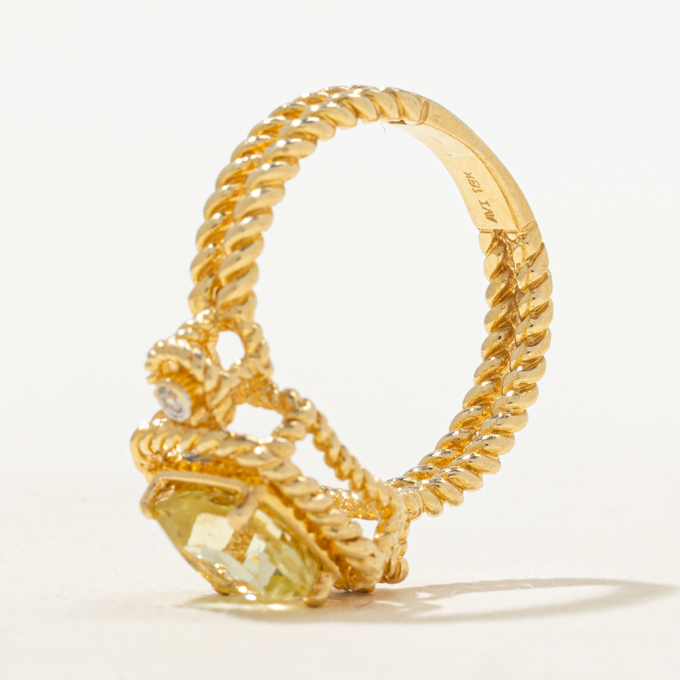 Bague cocktail en or 18 carats, prasiolite taille coussin et diamants | 1,12 ct, 0,03 ct | Taille 6,5