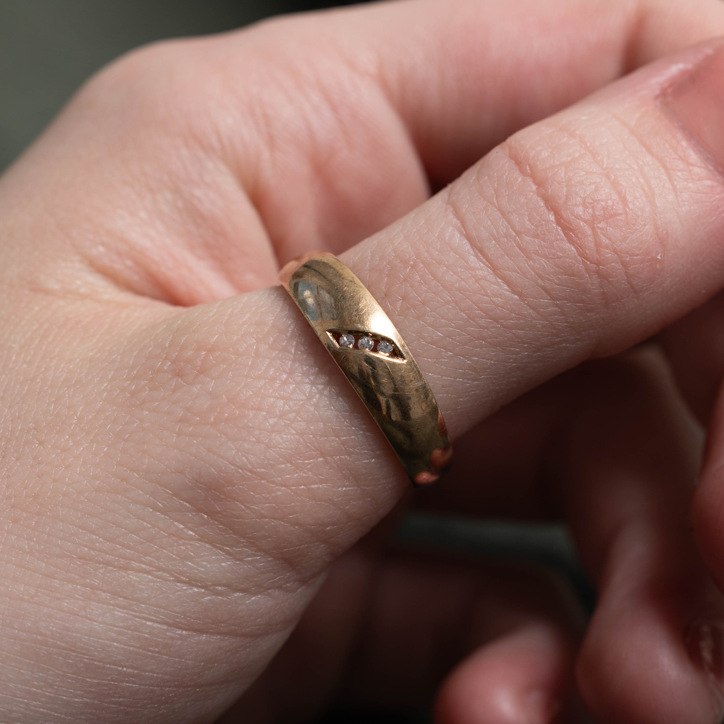 10k Diagonal Diamond Accent Band | SZ 10