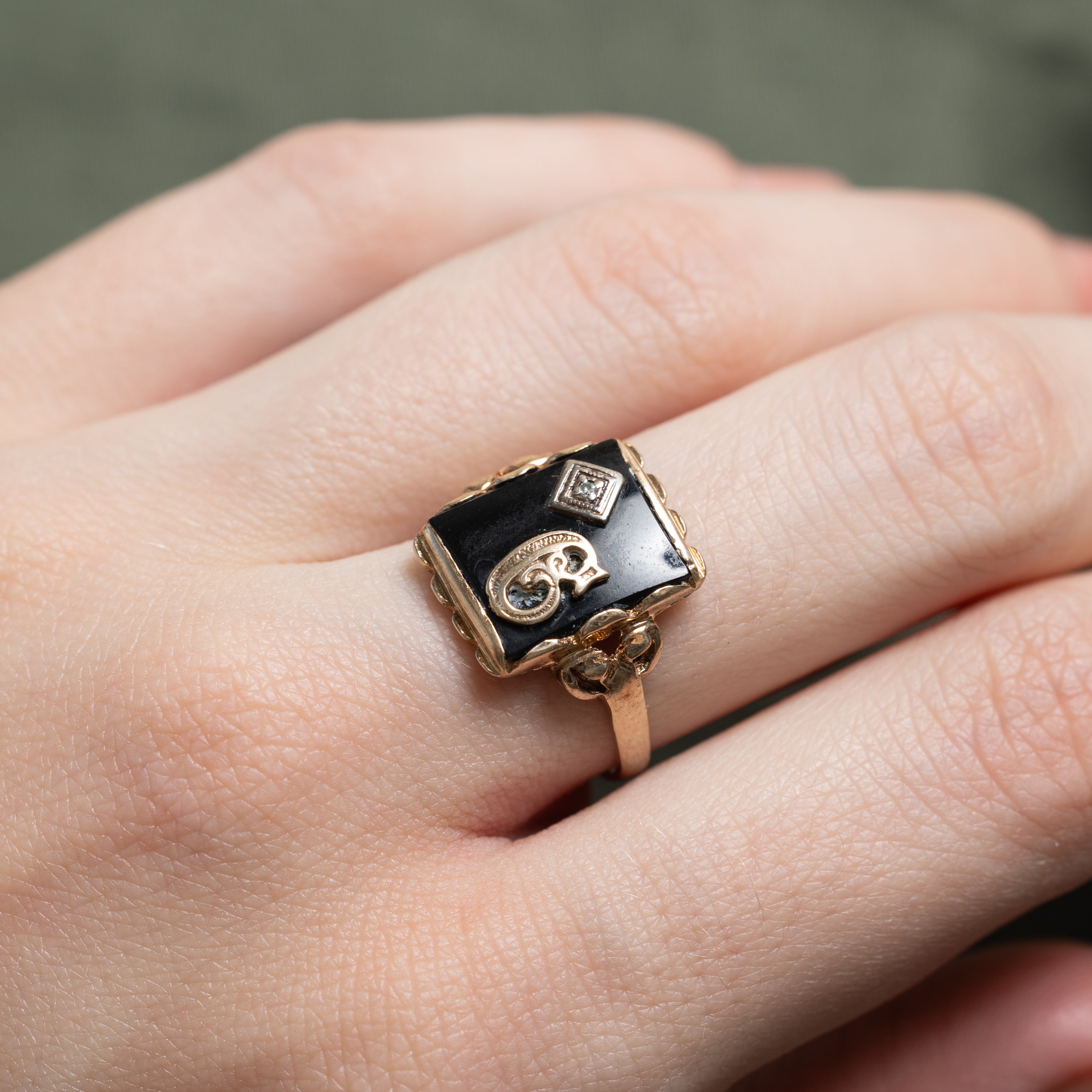 Onyx & Diamond "C" Scalloped Initial Signet Ring | 0.003ct | SZ 6.25