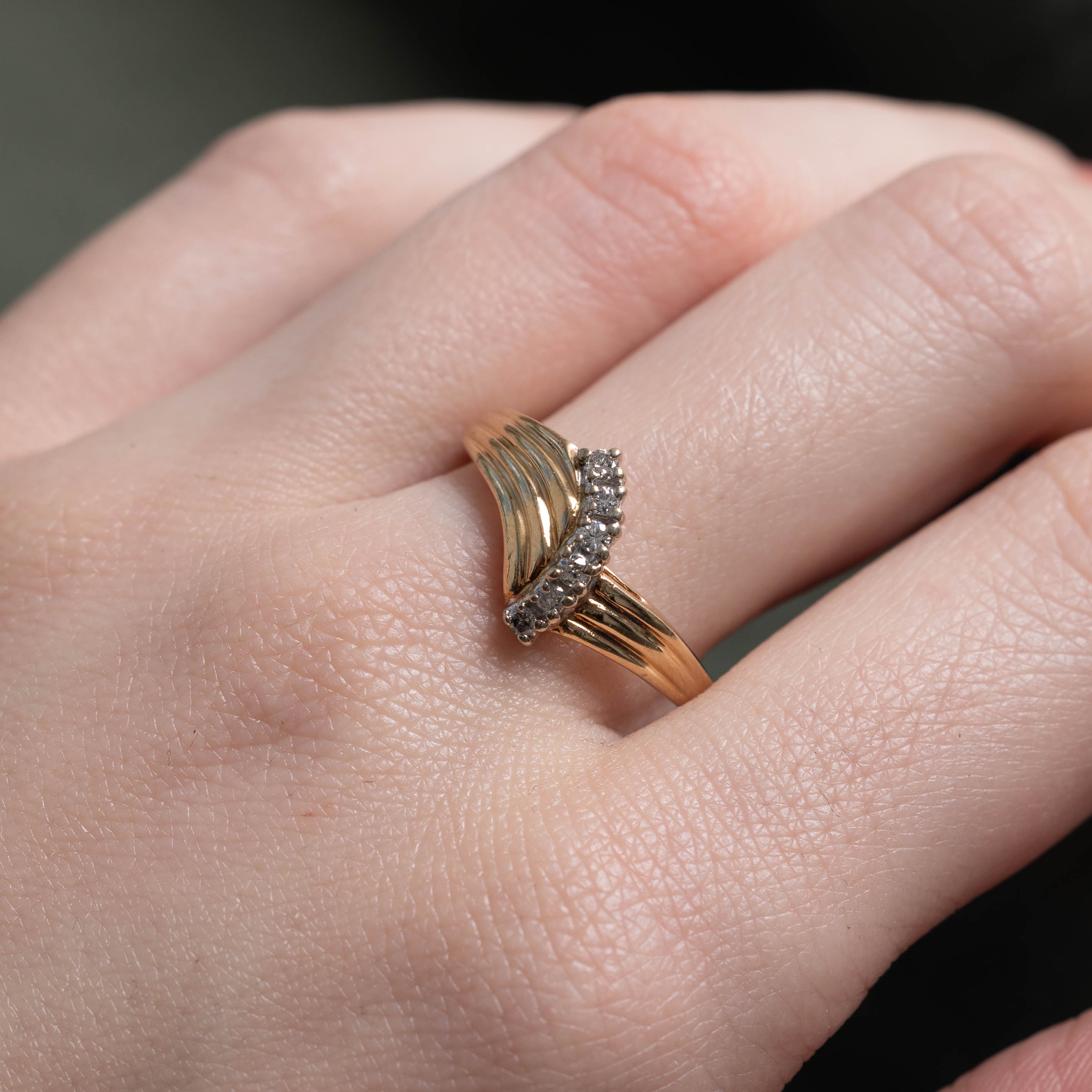 14k Diamond Grooved Chevron Ring | SZ 8.75