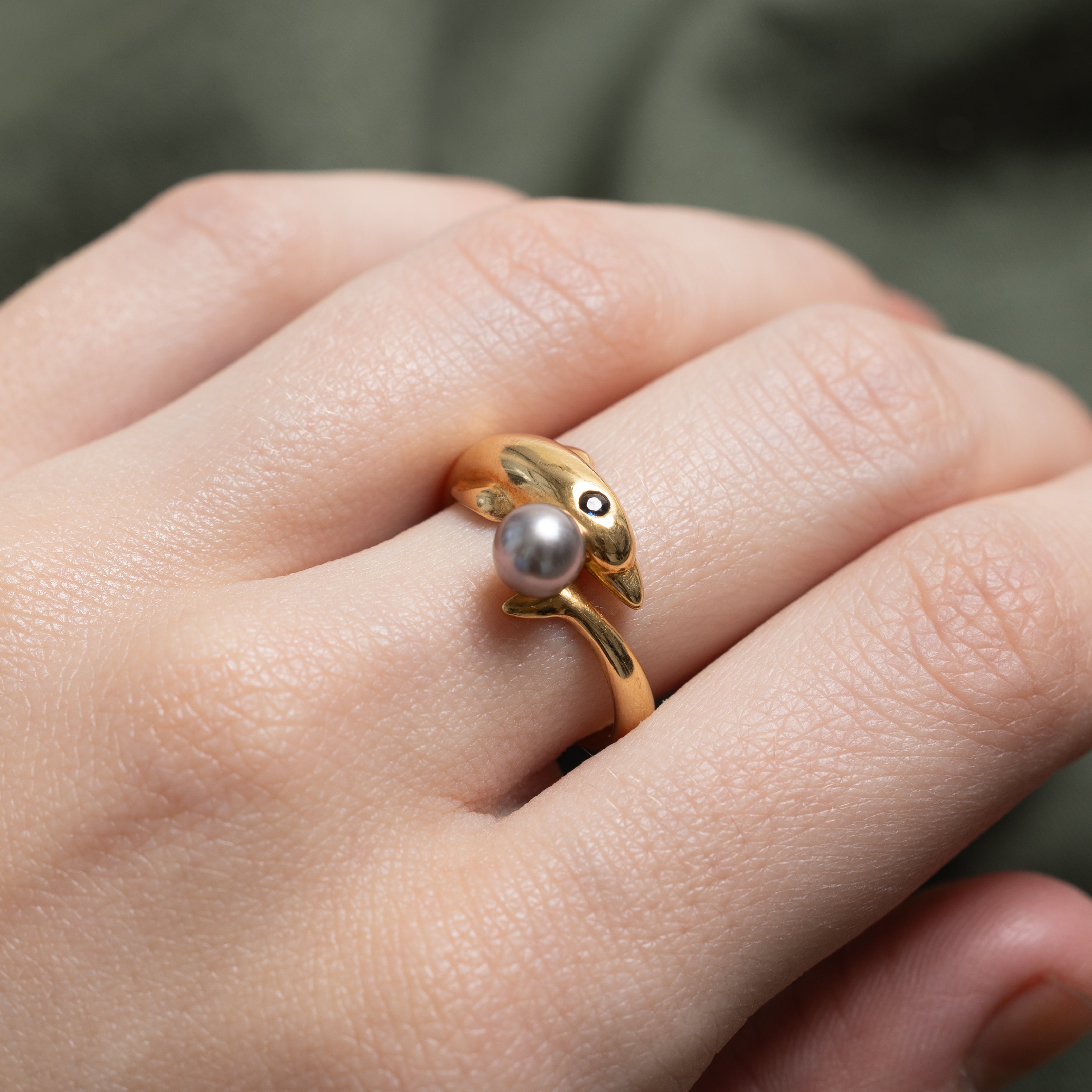 Bague dauphin contournée en perle et saphir | Taille 6,5