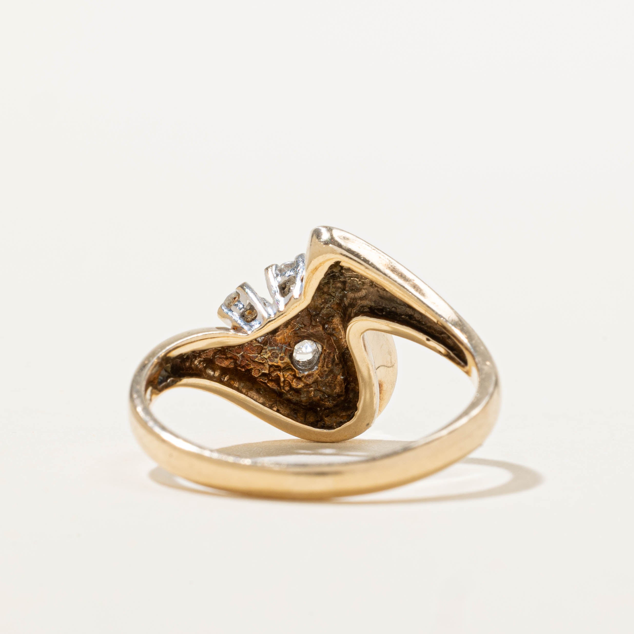 10k Three Stone Diamond Wave Ring | SZ 7.25