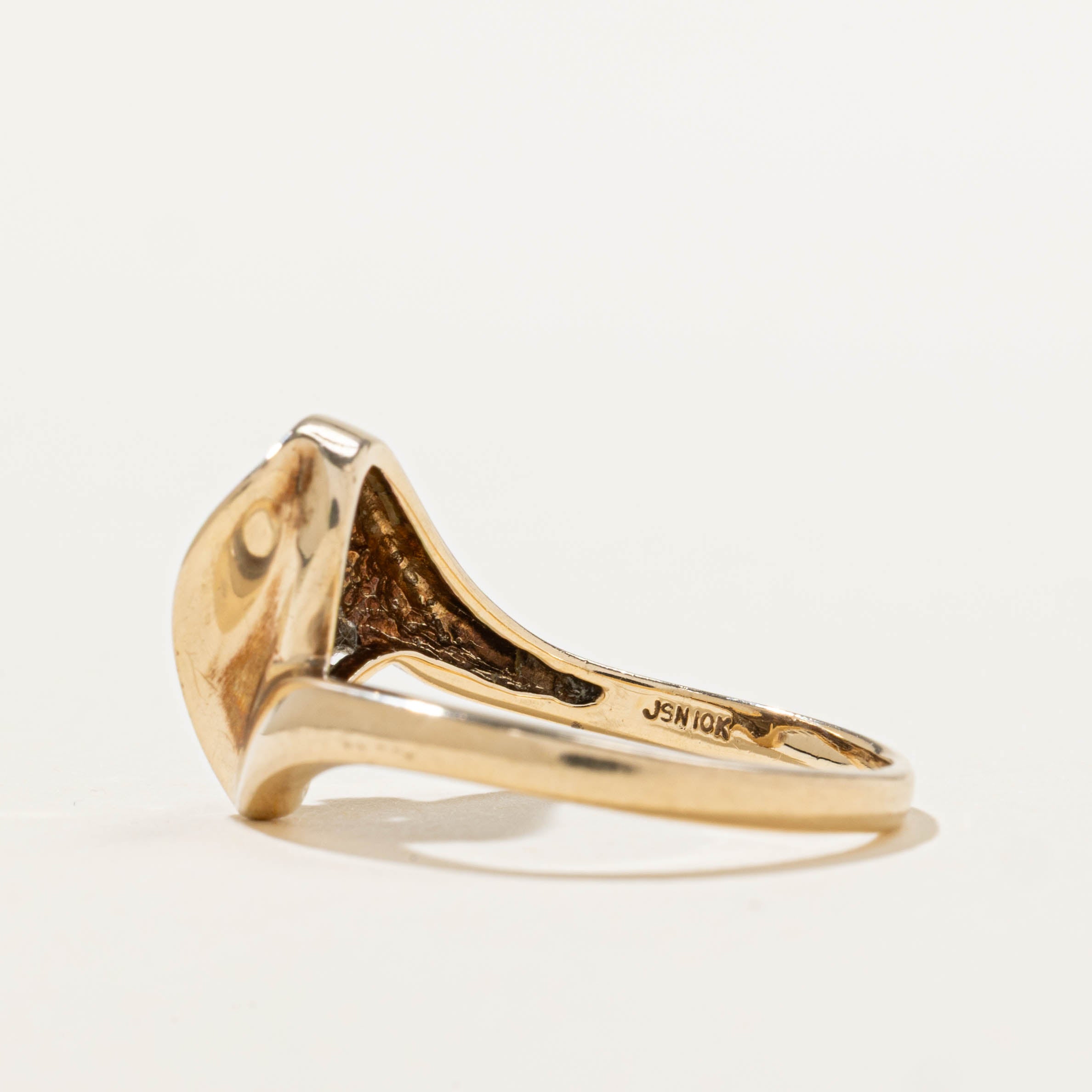 10k Three Stone Diamond Wave Ring | SZ 7.25