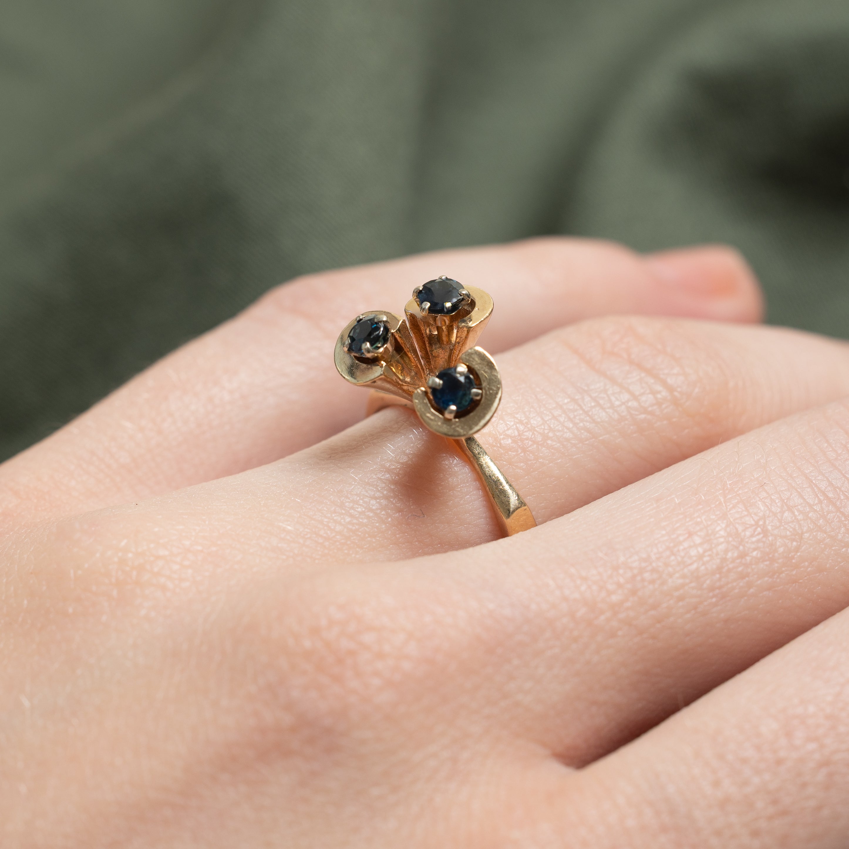 Three Stone Sapphire Cone Abstract Ring | SZ 6