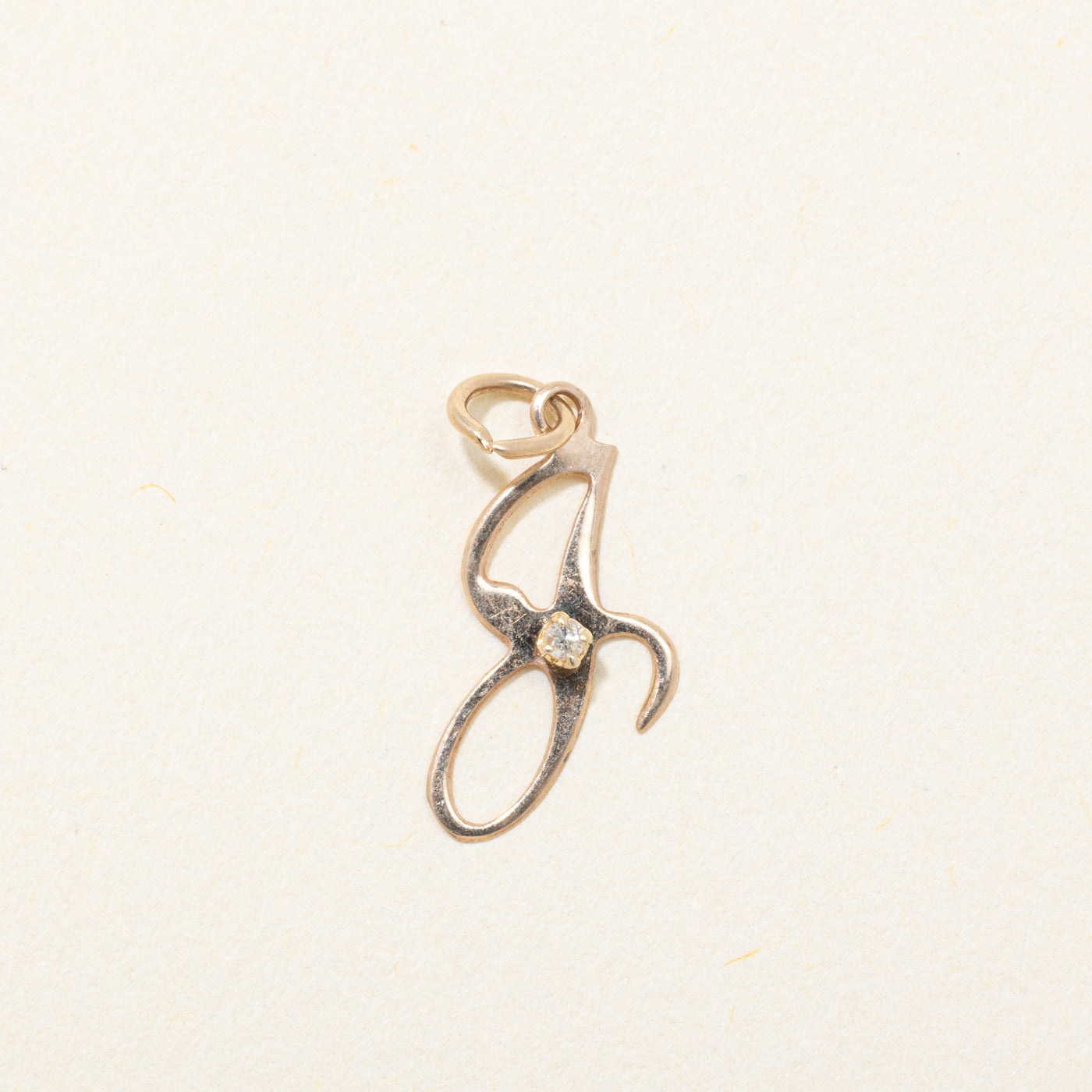 Breloque initiale « J » en or jaune 10 carats avec diamant
