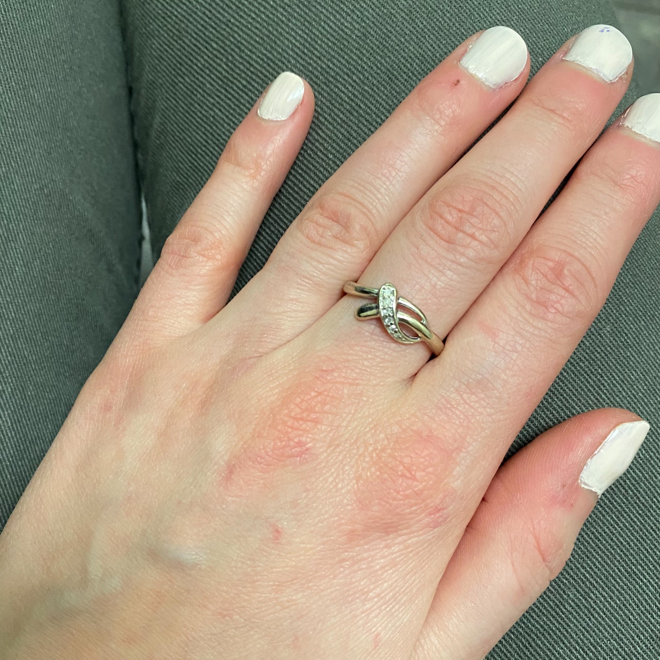 Diamond Knot Ring | 0.03ctw | SZ 7.25 |