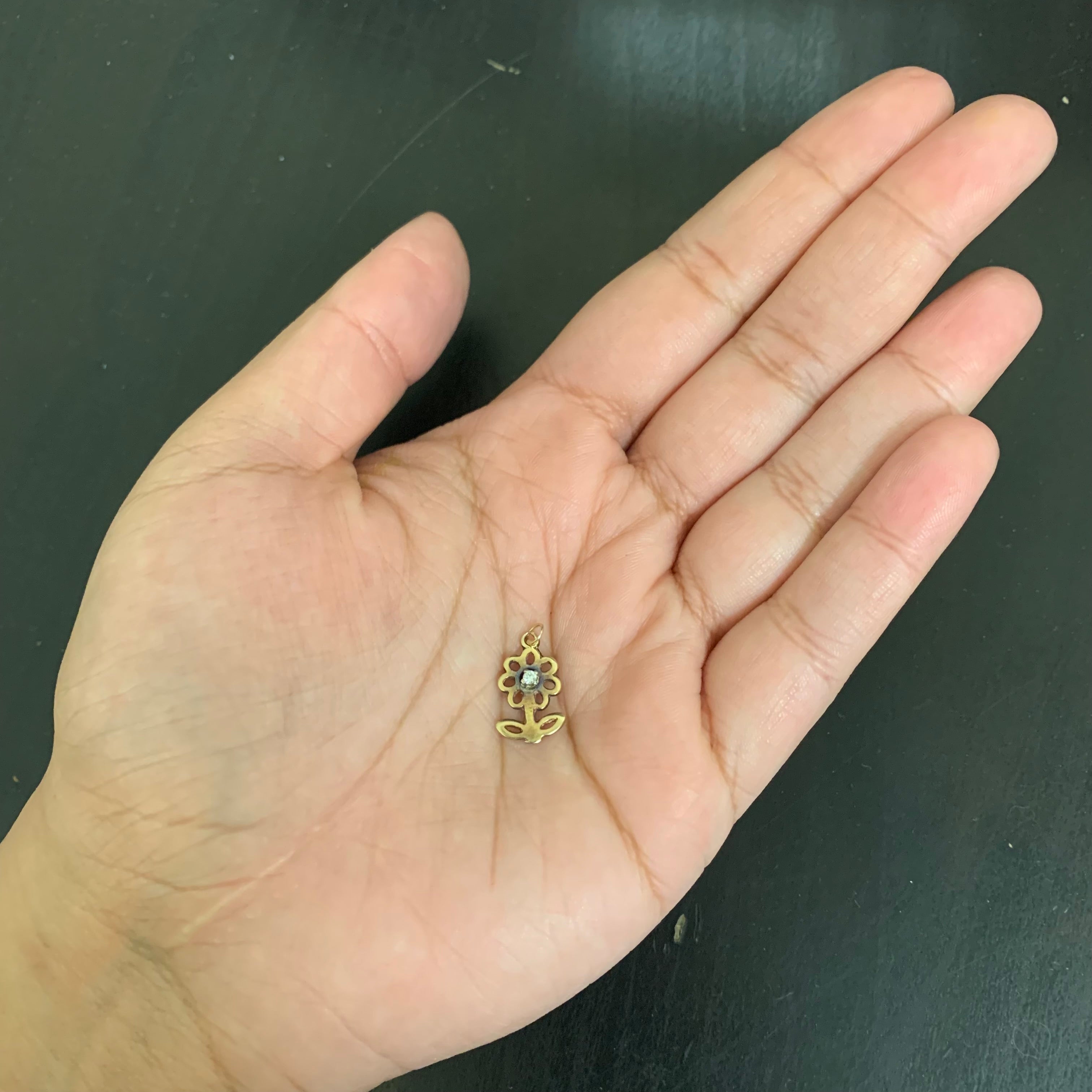 Diamond Flower Pendant | 0.03ct |