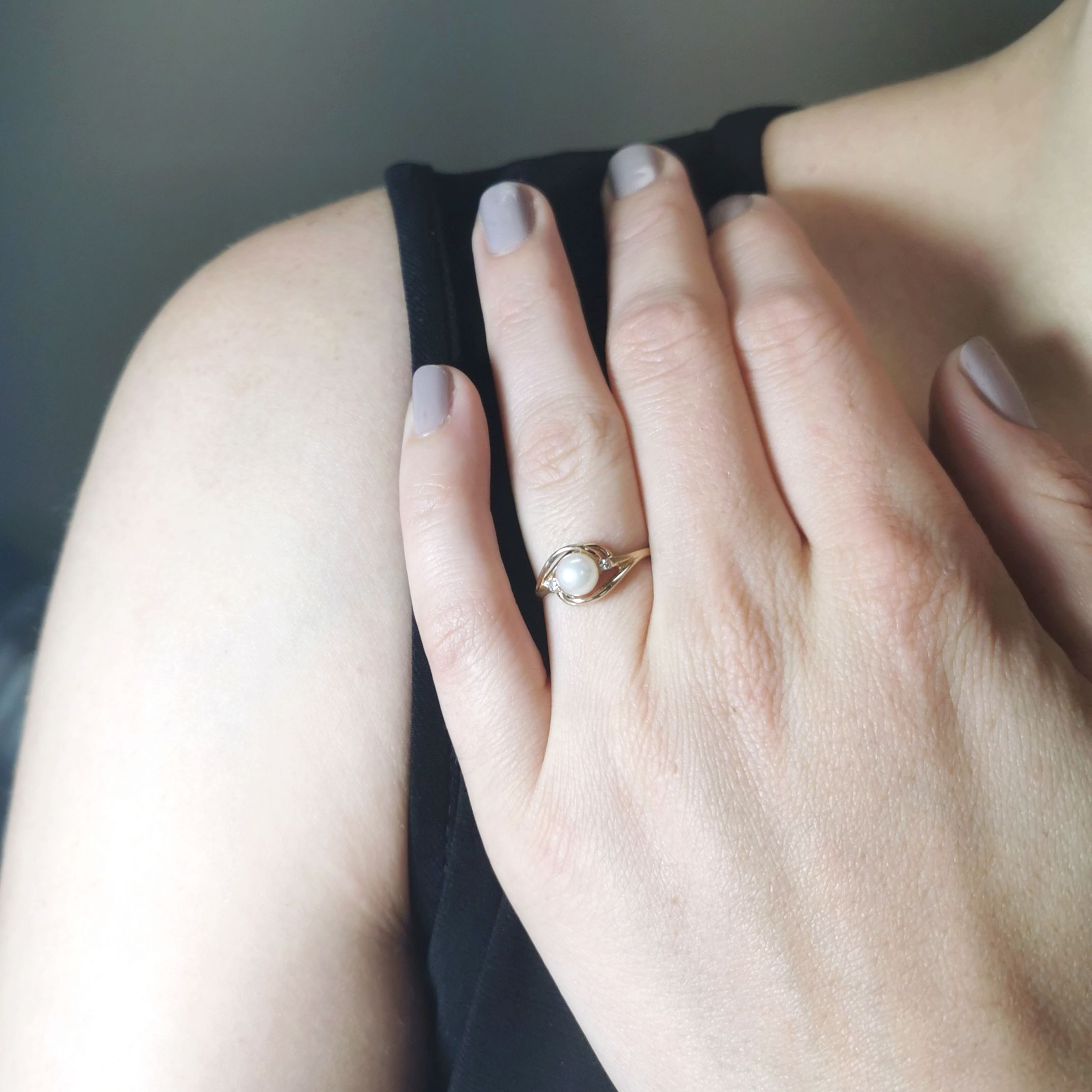 Bague en perle avec accents de diamants | 1,40 ct, 0,02 ct au total | Taille 6,5 |