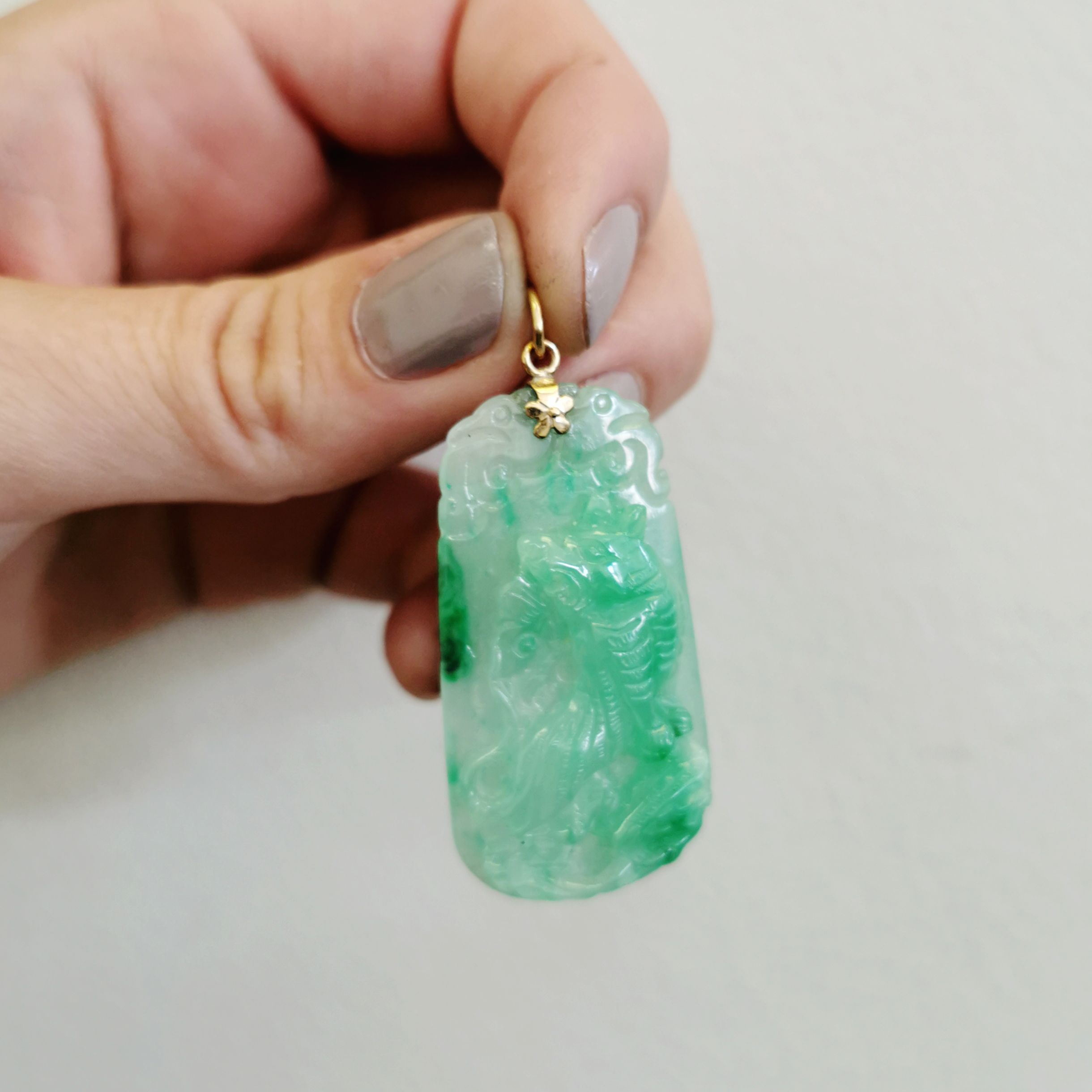Jade sculptée représentant un chien | 58,00 ct |