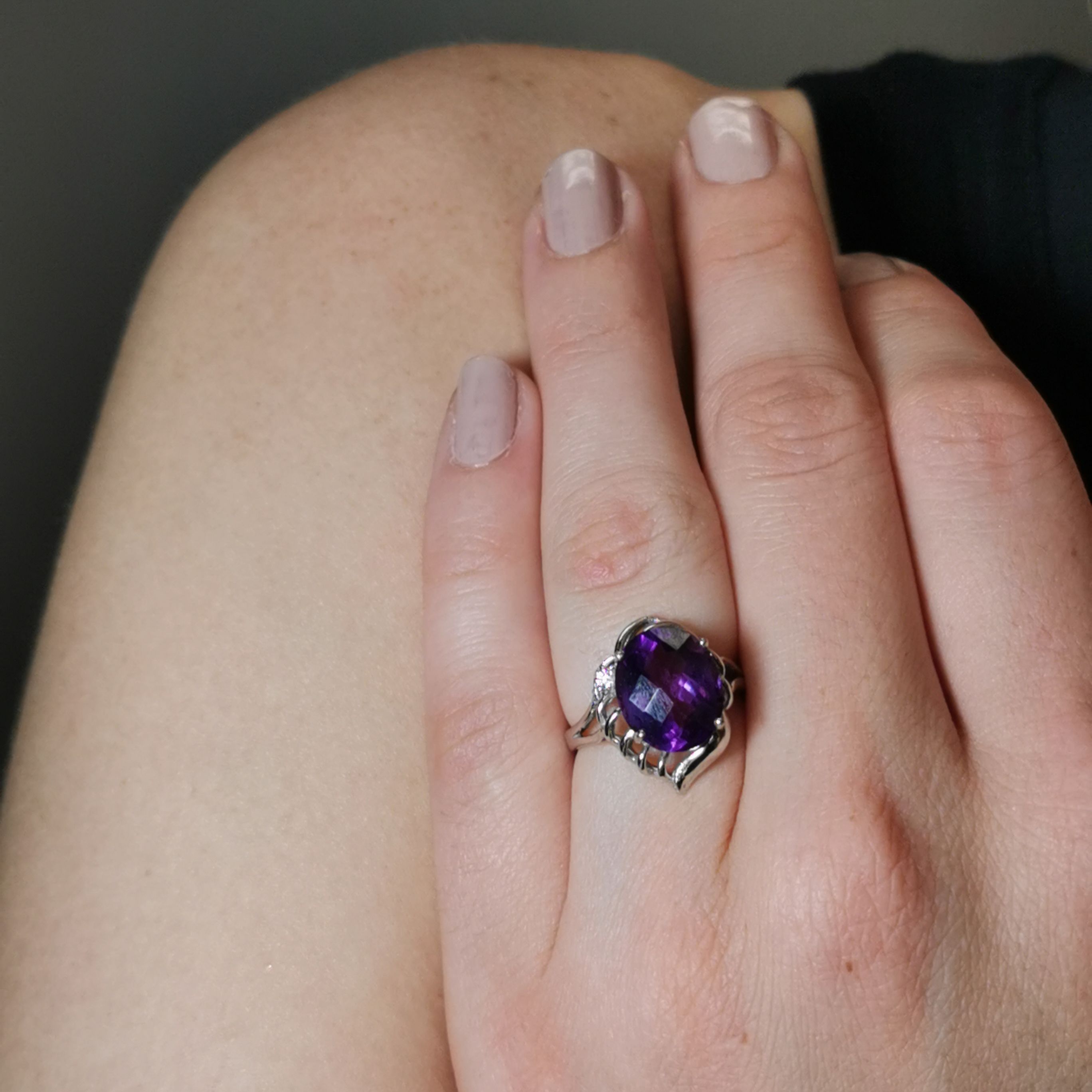 Oval Amethyst Cocktail Ring | 0.03ct, 4.00ct | SZ 6 |
