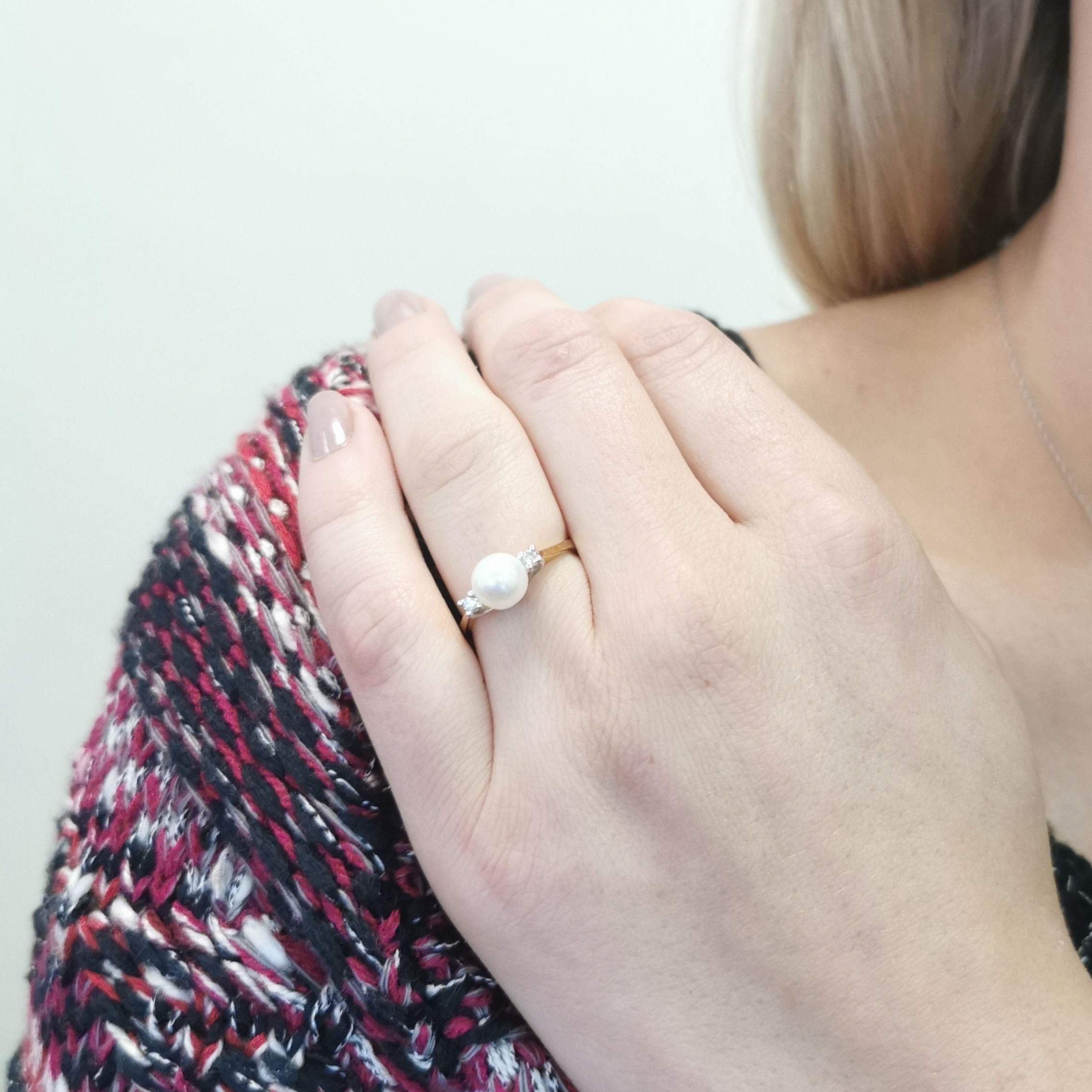 Diamond & Pearl Ring | 0.08ctw, 2.40ct | SZ 6.5 |