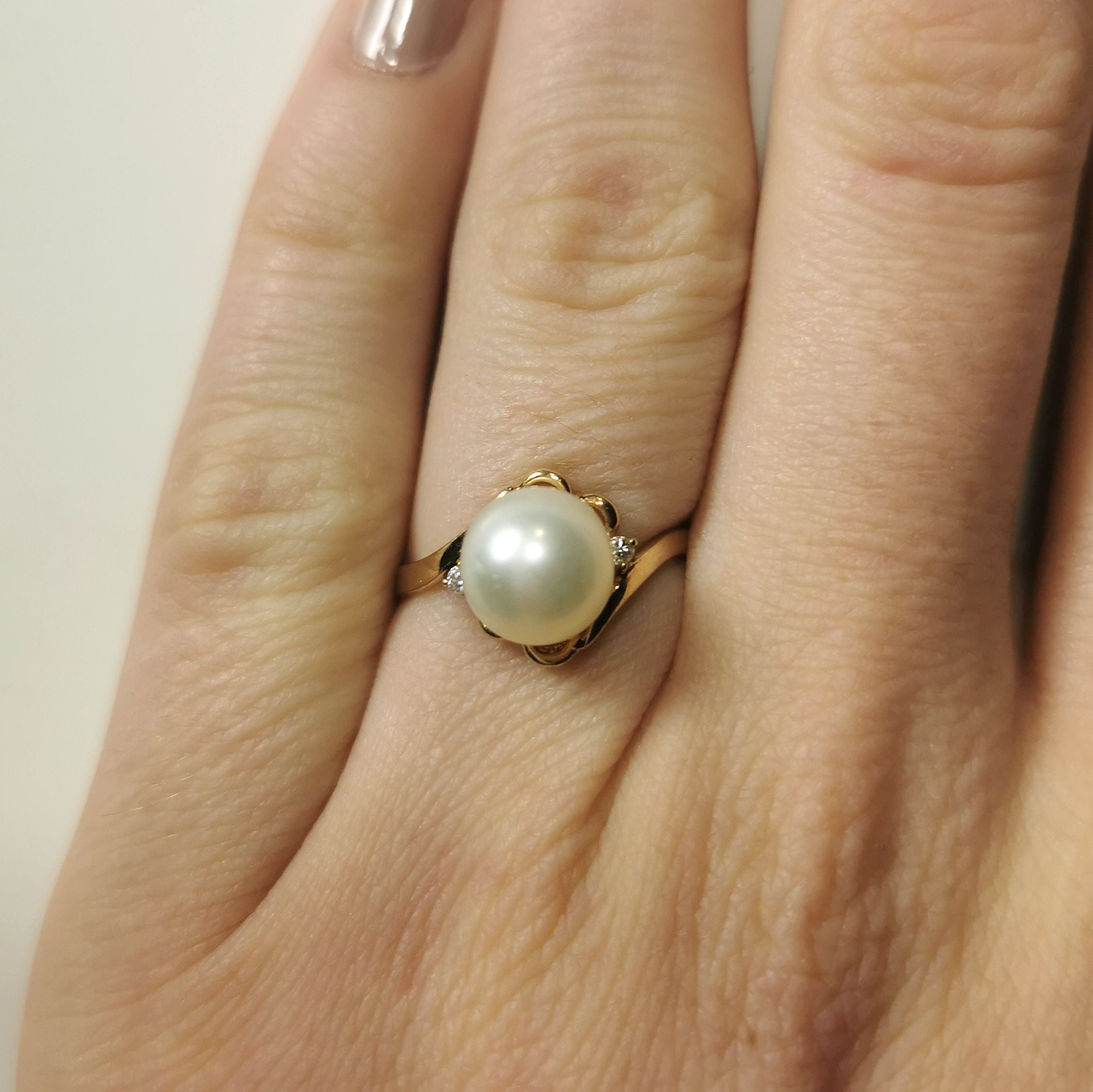 Pearl & Diamond Bypass Ring | 0.03ctw, 4.00ct | SZ 6 |