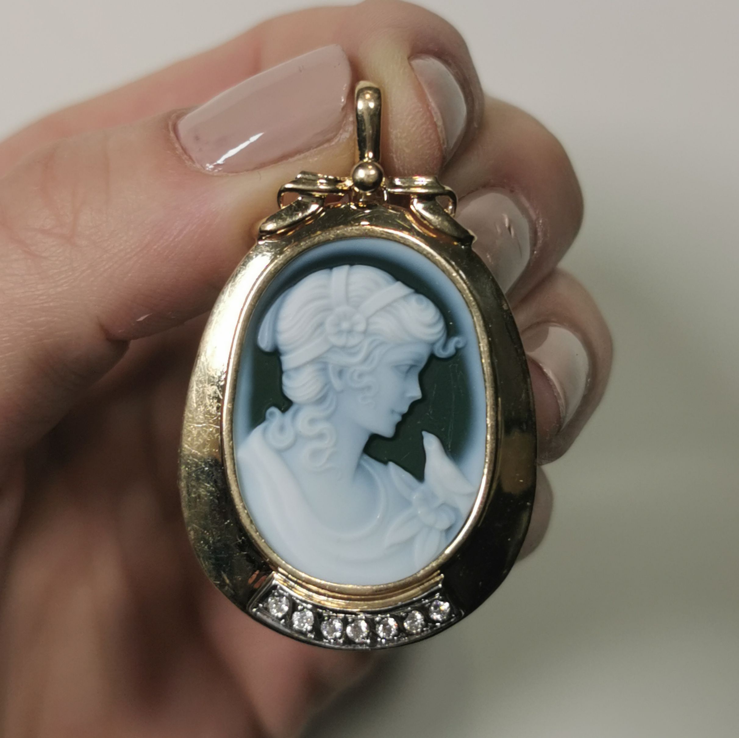 Onyx Cameo & Diamond Pendant | 0.10ctw, 16.00ct |